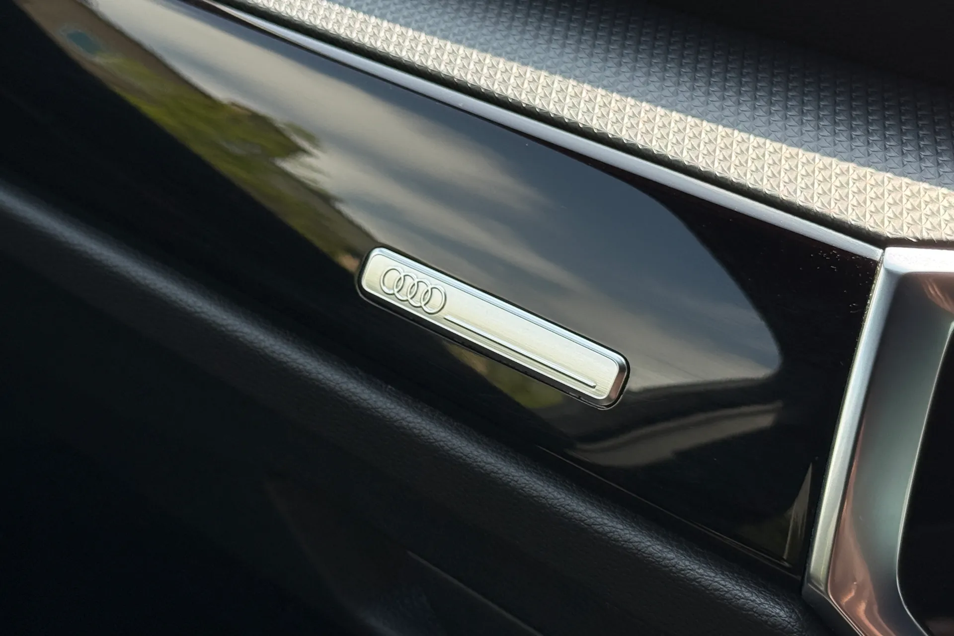 Audi Q3 thumbnail image number 24