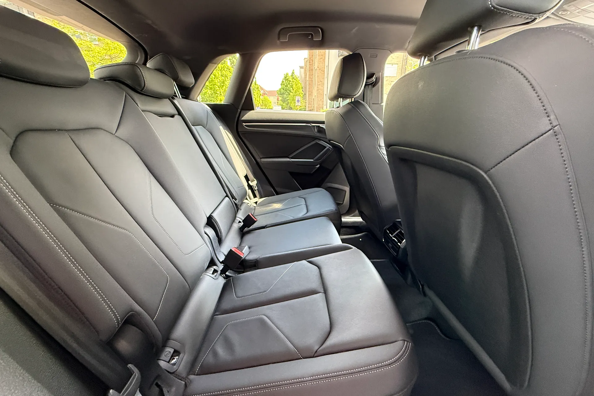 Audi Q3 thumbnail image number 38