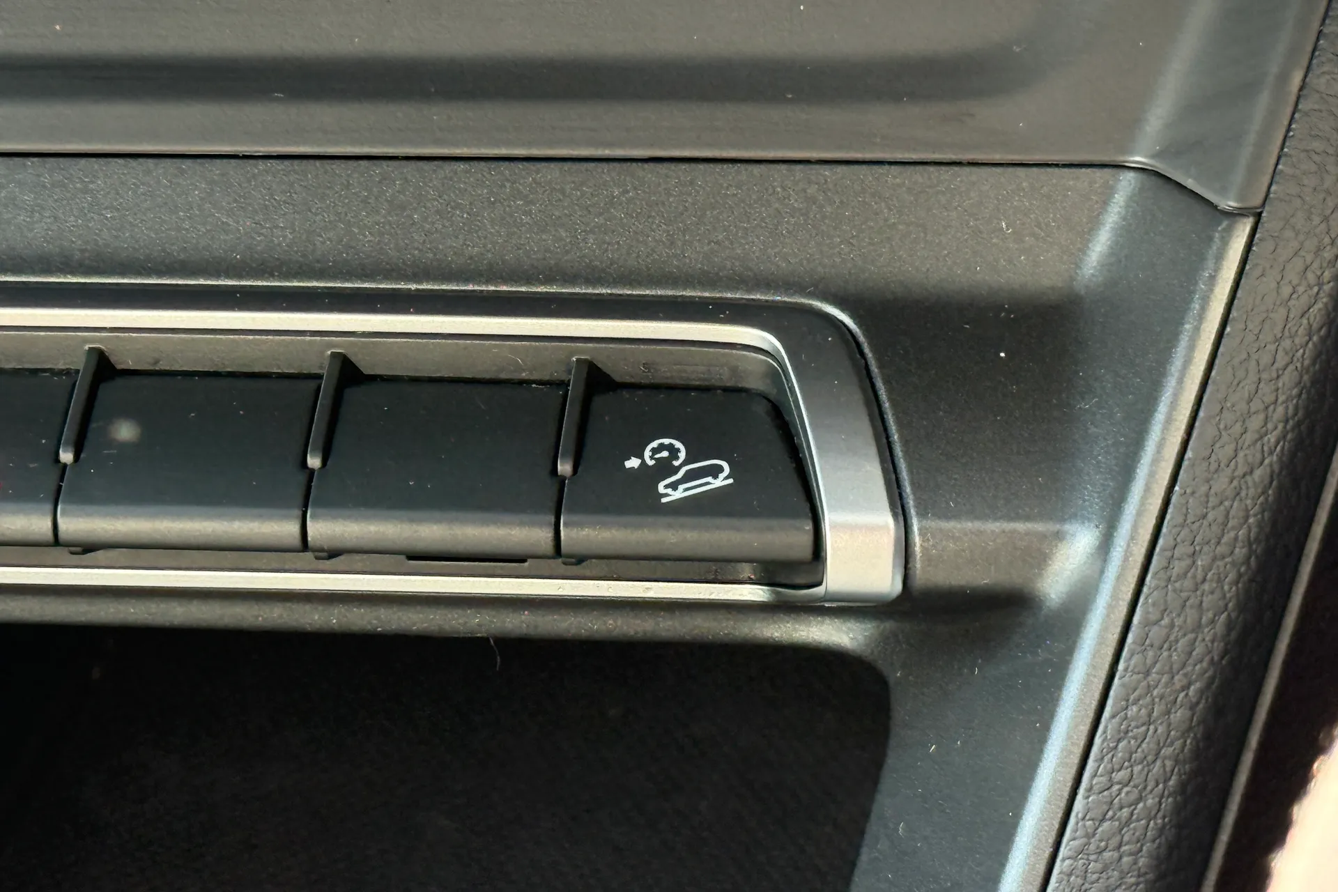 Audi Q3 thumbnail image number 19