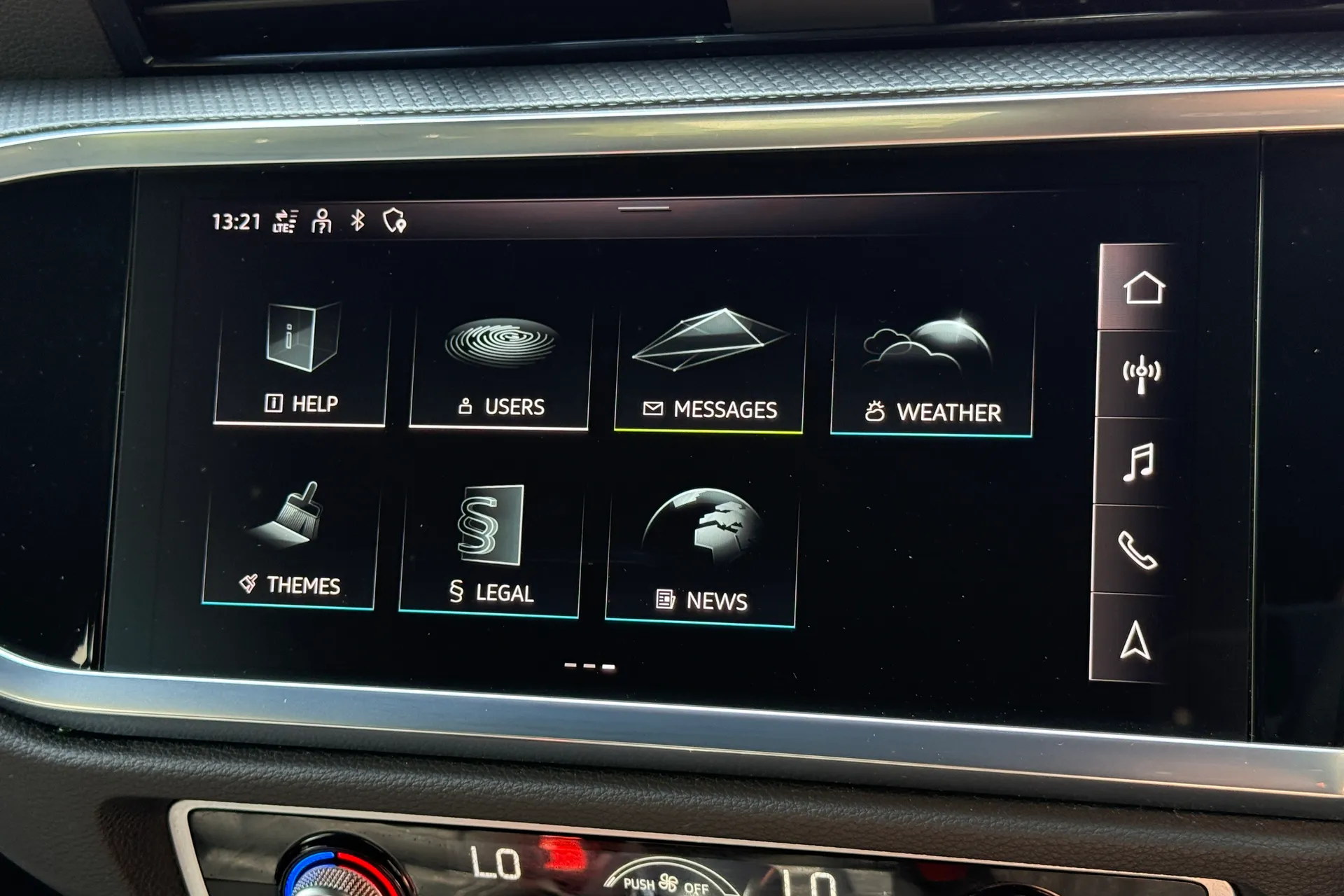 Audi Q3 thumbnail image number 15