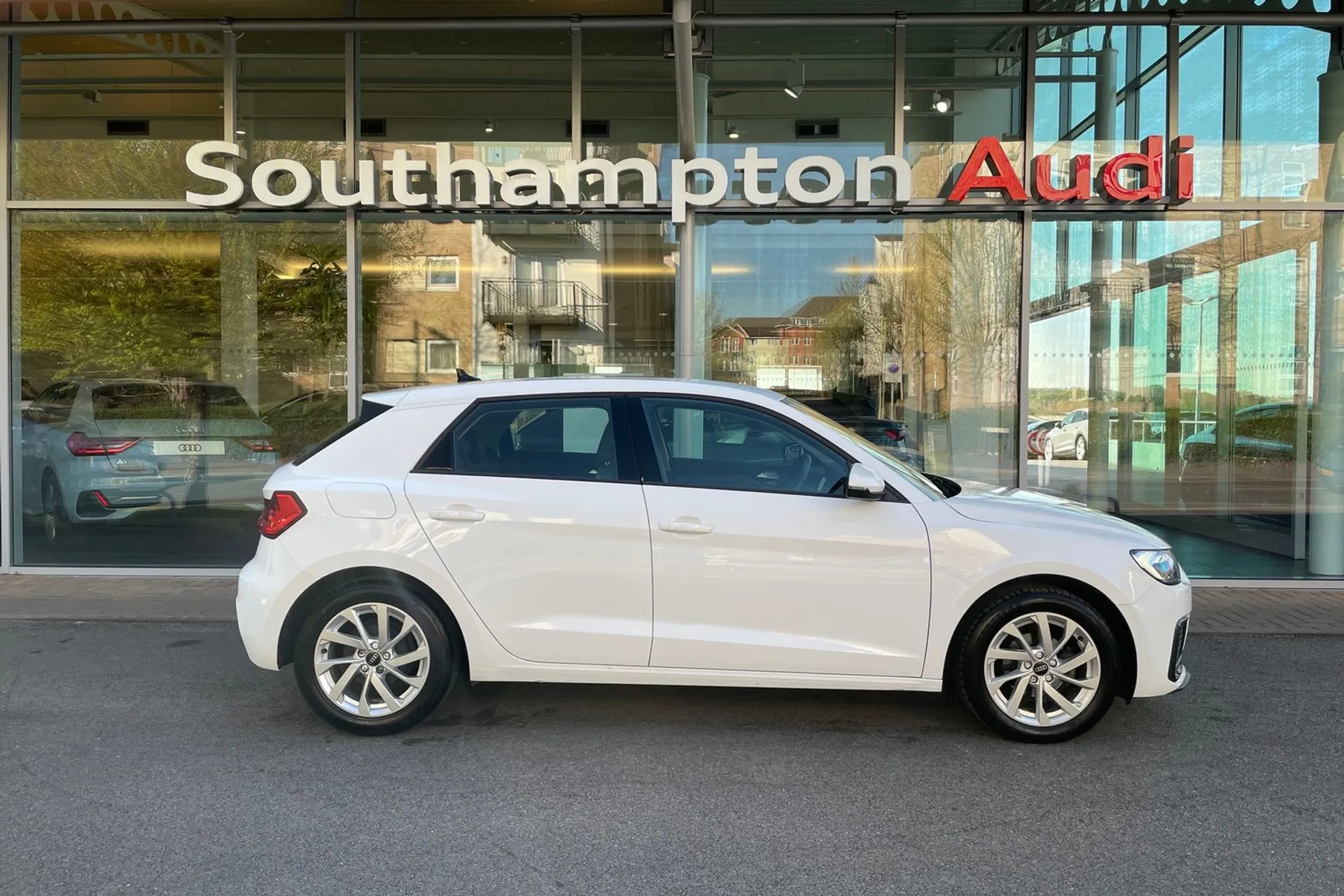 Audi A1 thumbnail image number 2