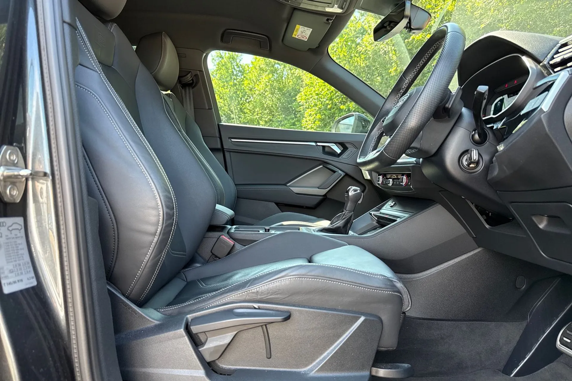 Audi Q3 thumbnail image number 24