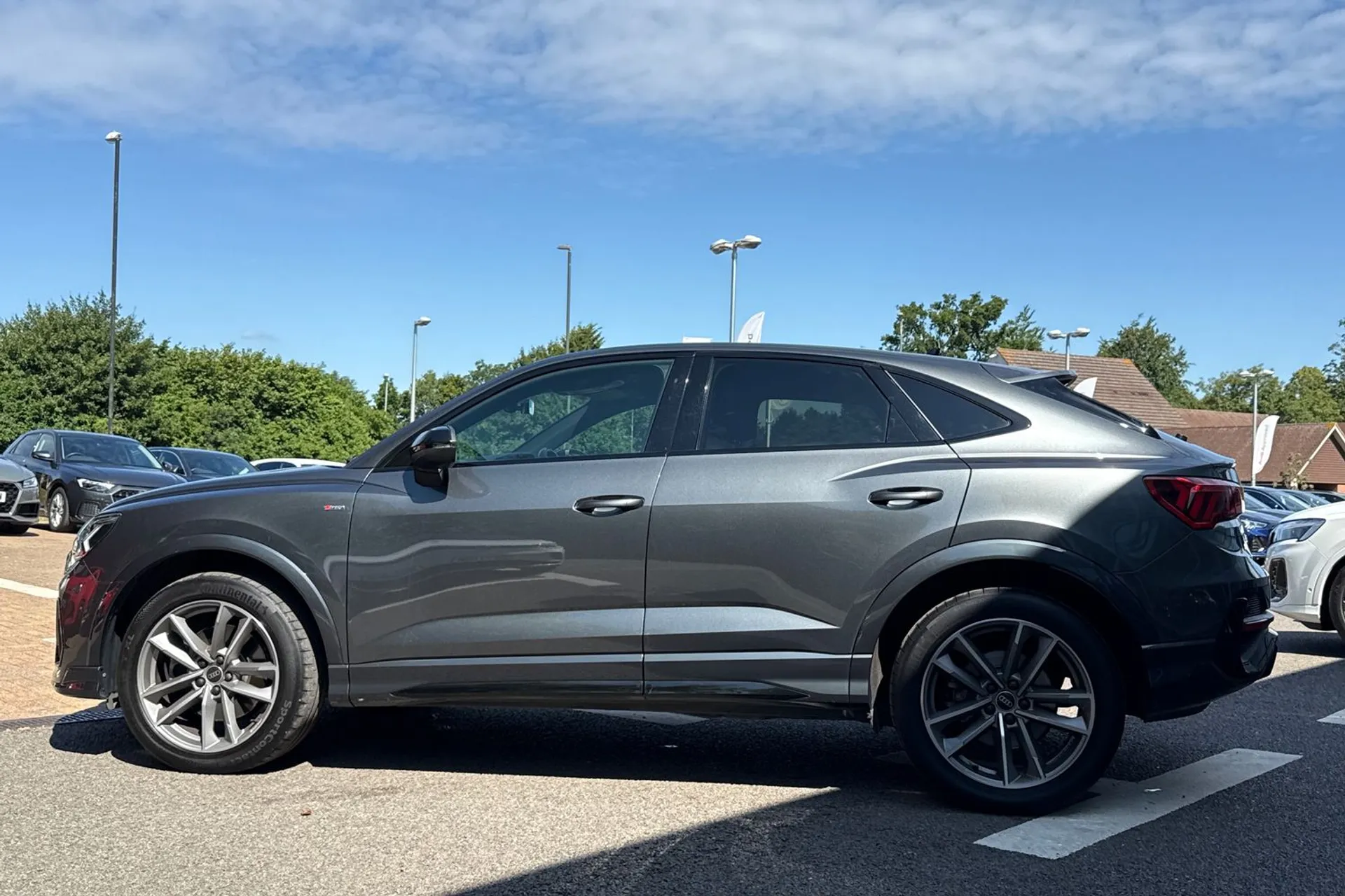 Audi Q3 thumbnail image number 9