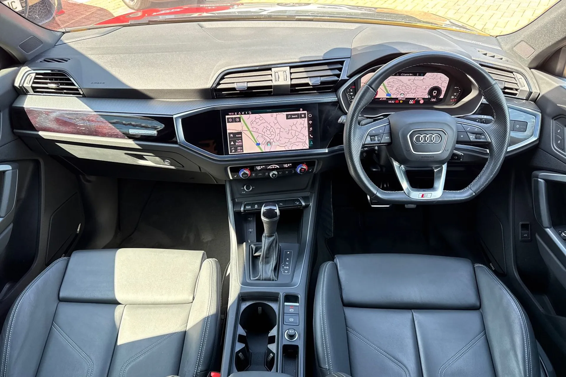 Audi Q3 thumbnail image number 31