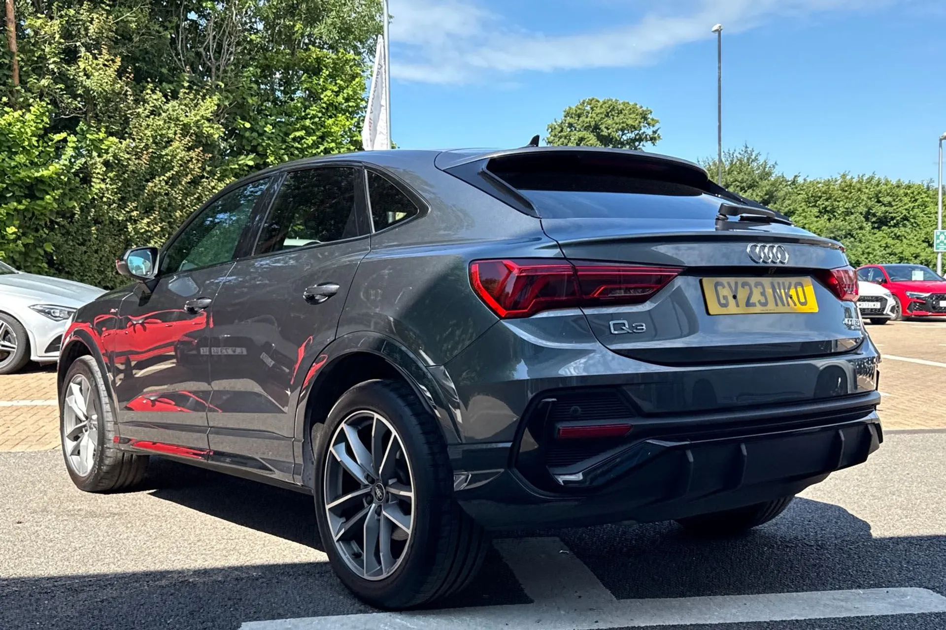 Audi Q3 thumbnail image number 8