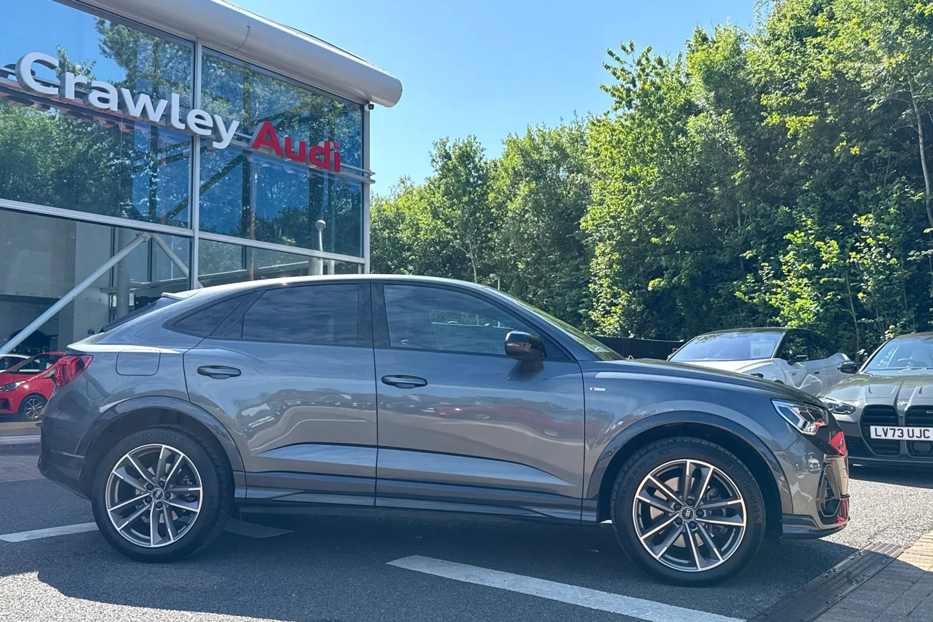 Audi Q3 thumbnail image number 2