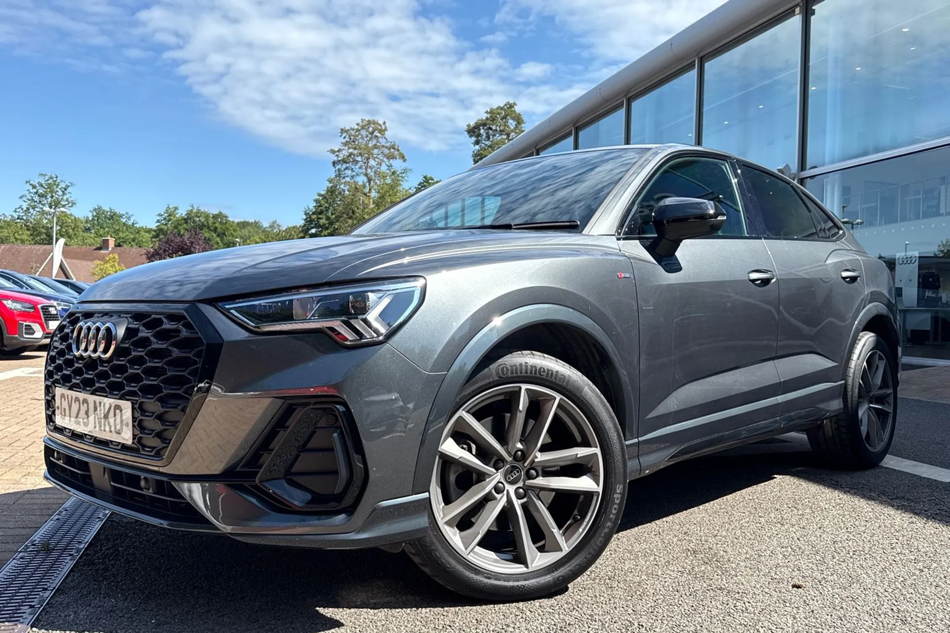 Audi Q3 thumbnail image number 10