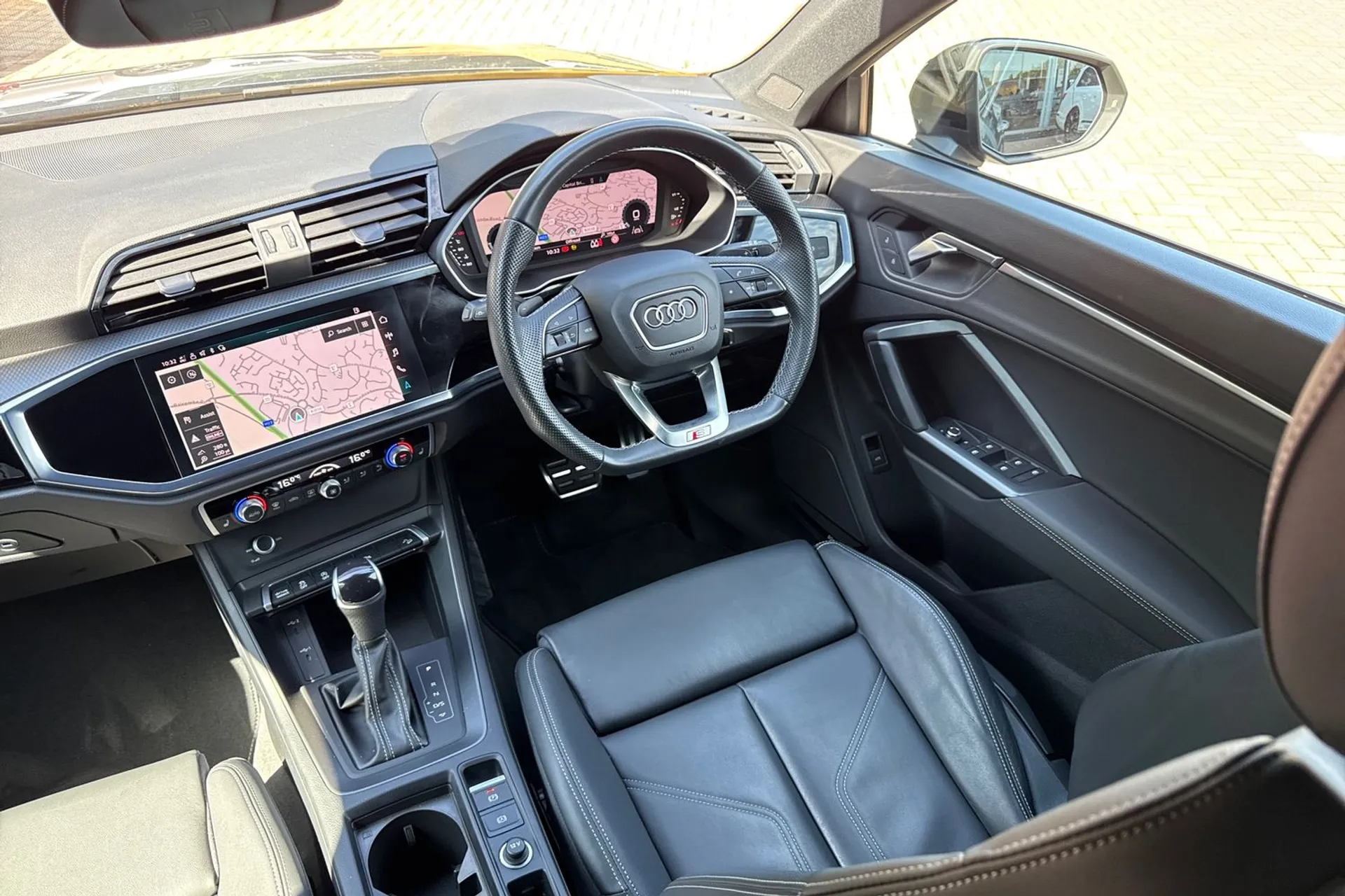Audi Q3 thumbnail image number 33