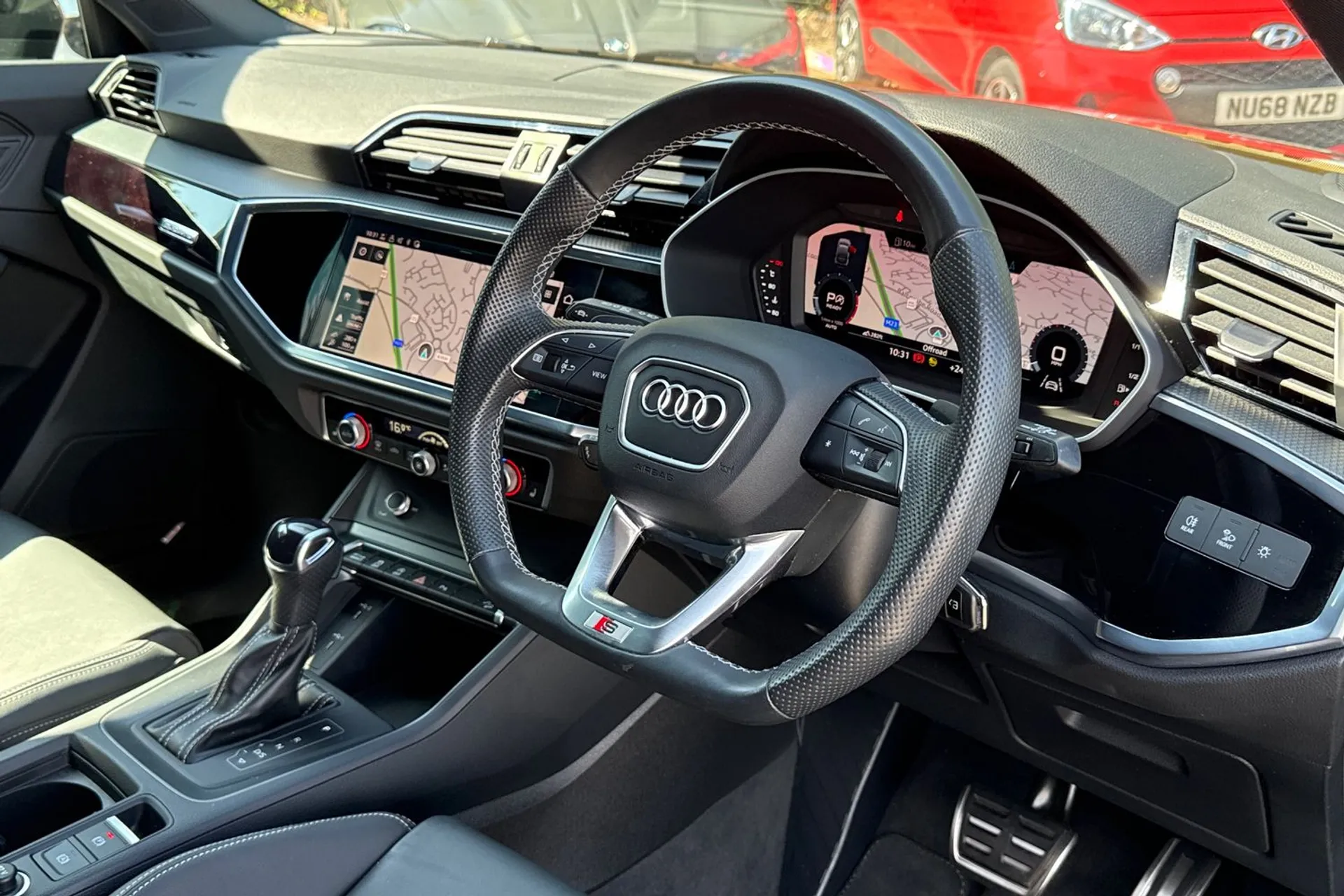 Audi Q3 thumbnail image number 25