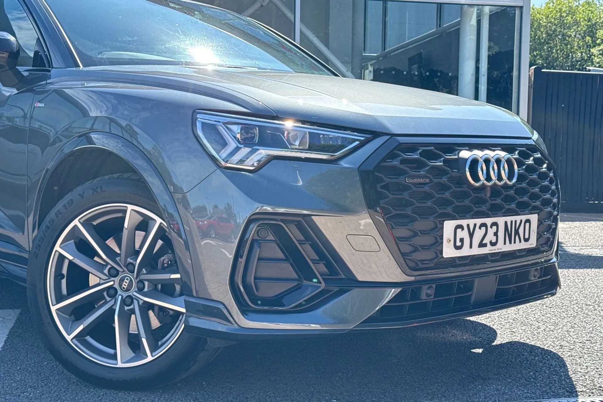 Audi Q3 thumbnail image number 5