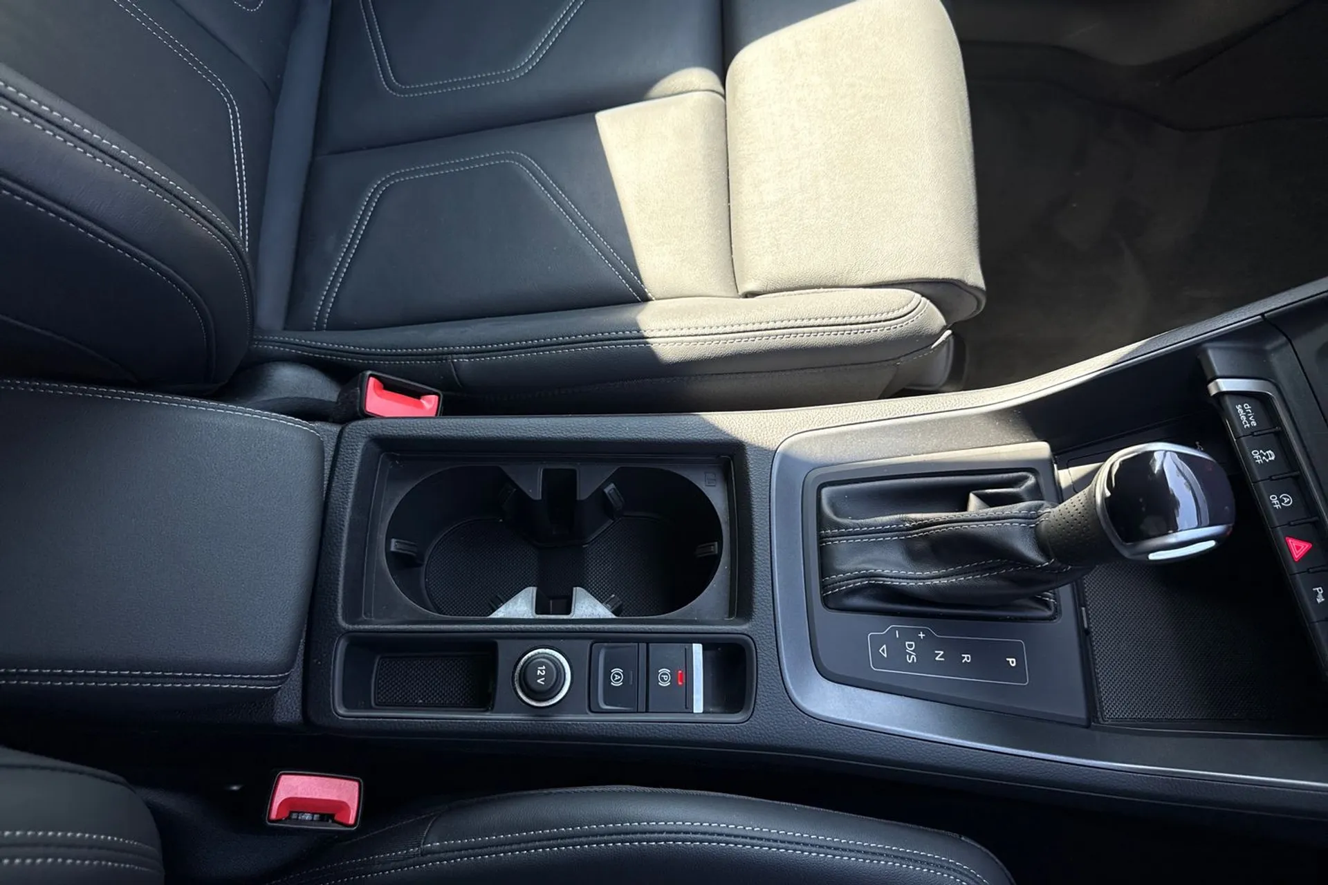 Audi Q3 thumbnail image number 42
