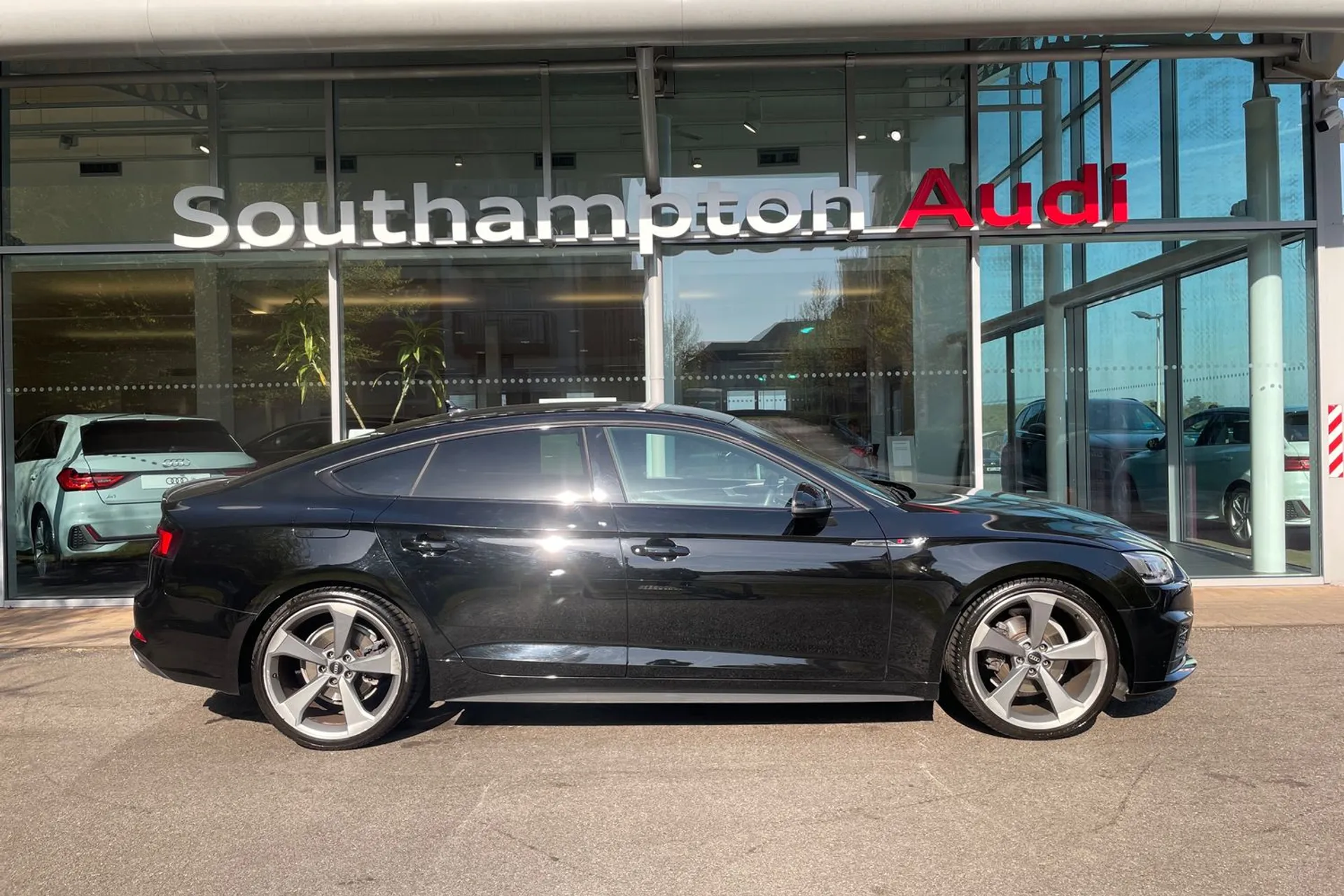 Audi A5 thumbnail image number 2