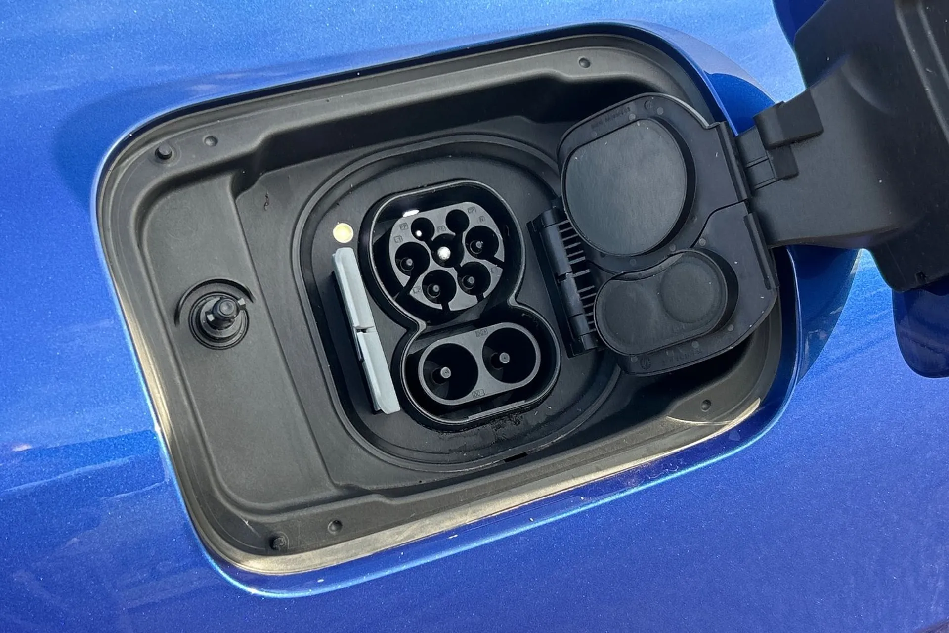 BMW I4 thumbnail image number 28