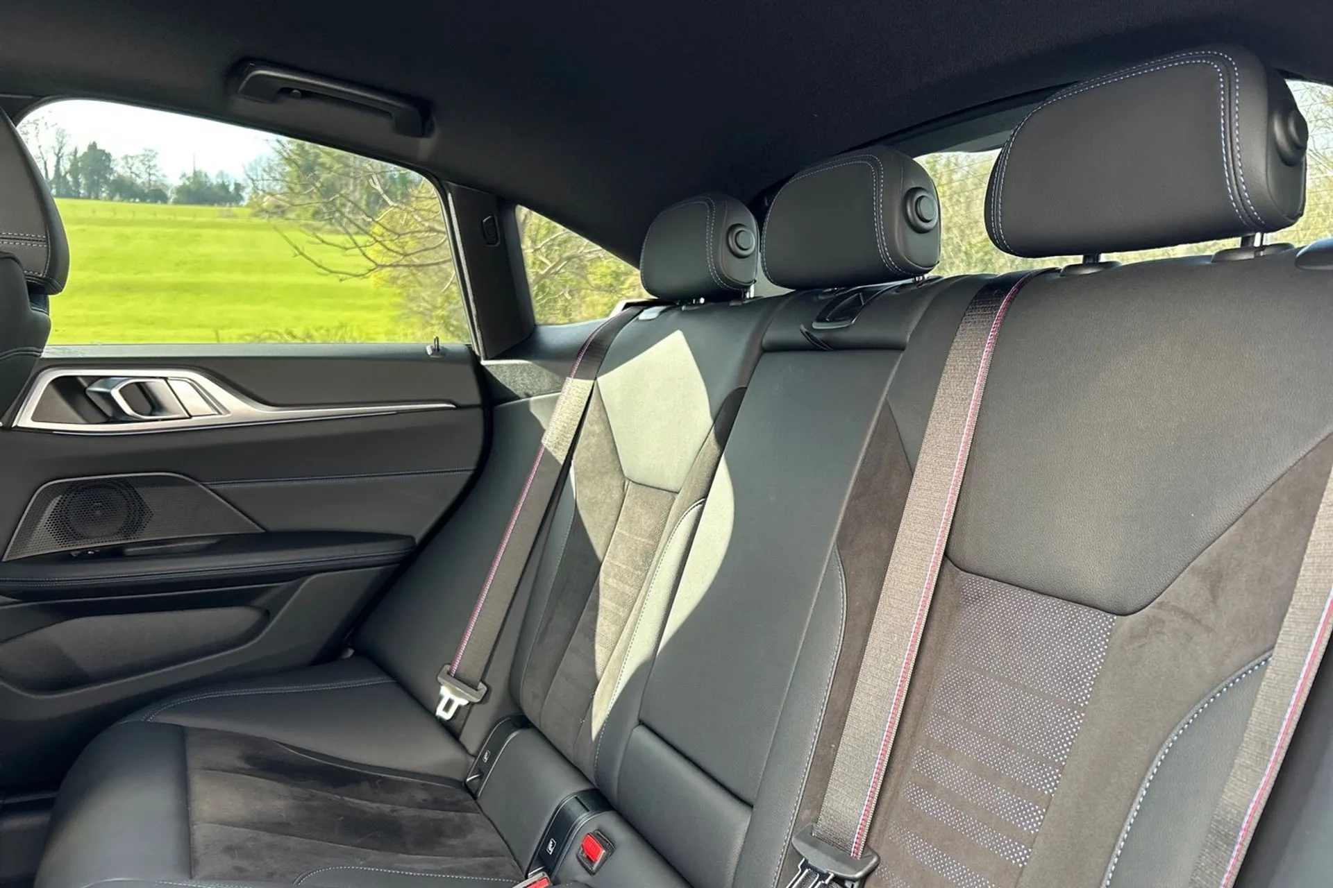 BMW I4 thumbnail image number 36