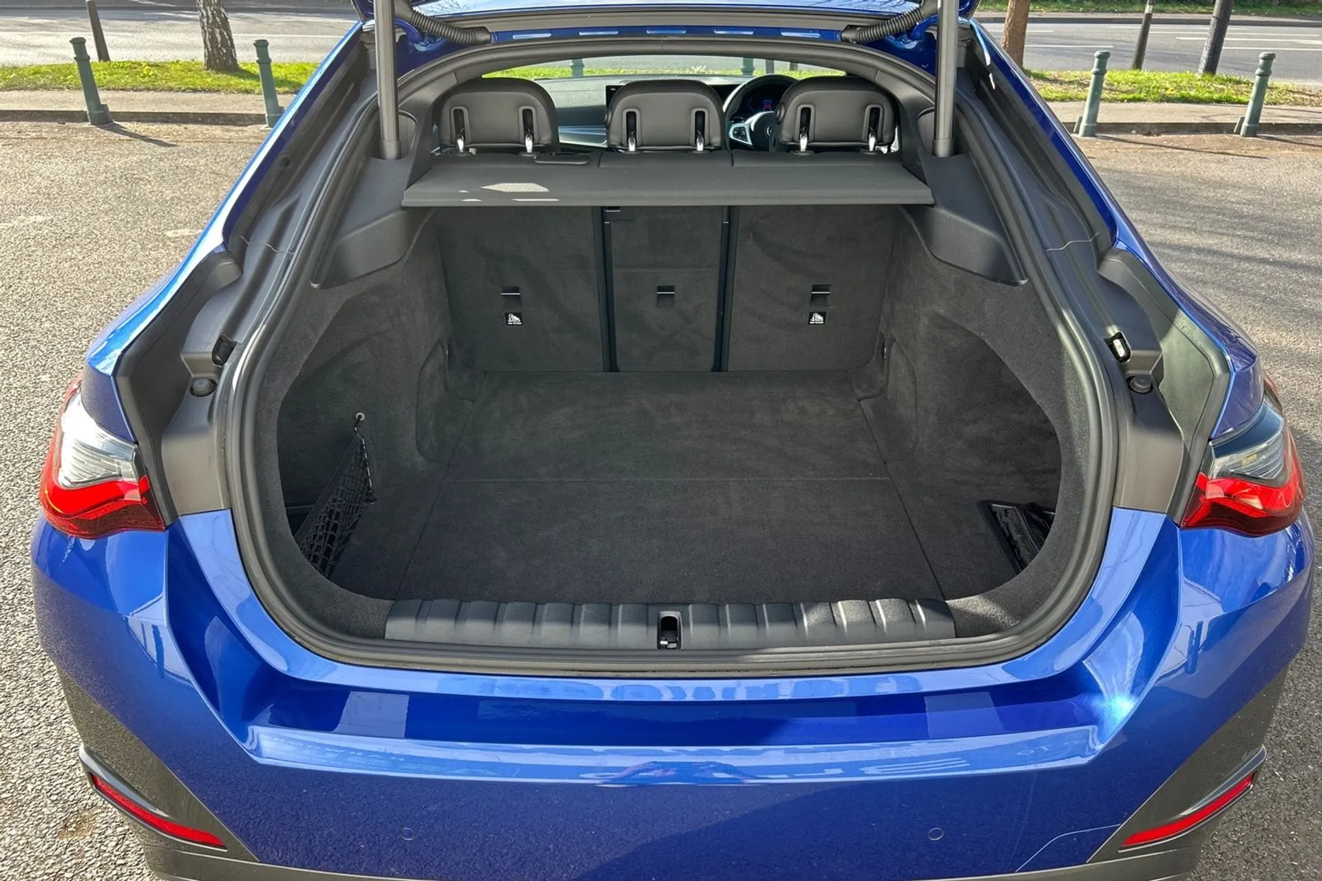 BMW I4 thumbnail image number 30