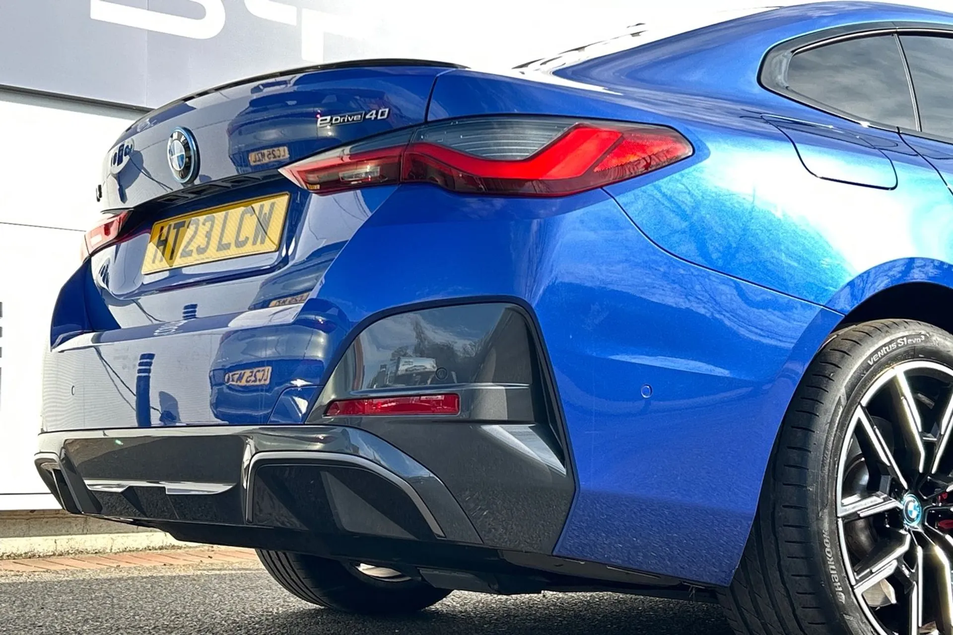 BMW I4 thumbnail image number 25