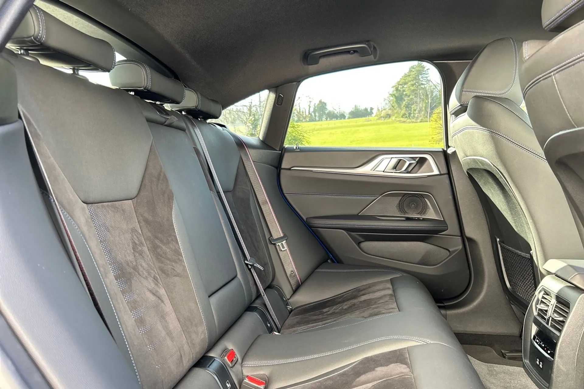 BMW I4 thumbnail image number 10