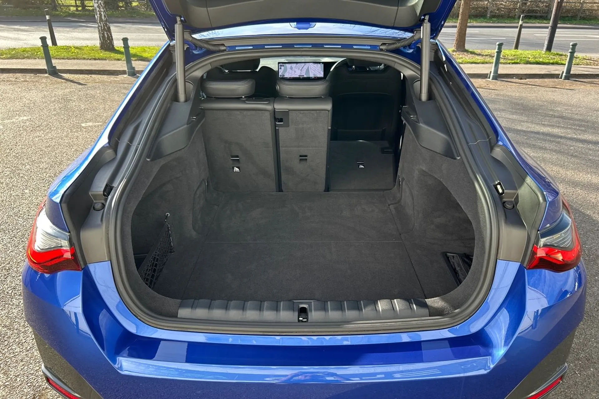 BMW I4 thumbnail image number 32