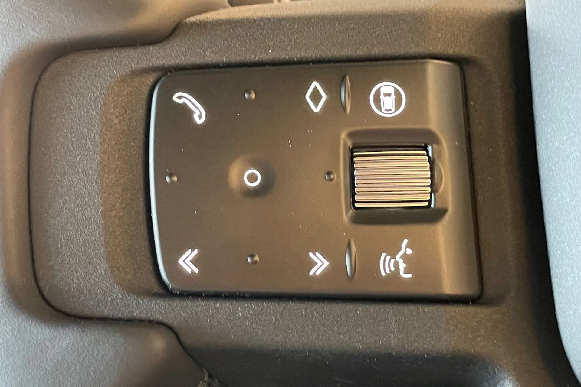 LAND ROVER Defender 90 thumbnail image number 23