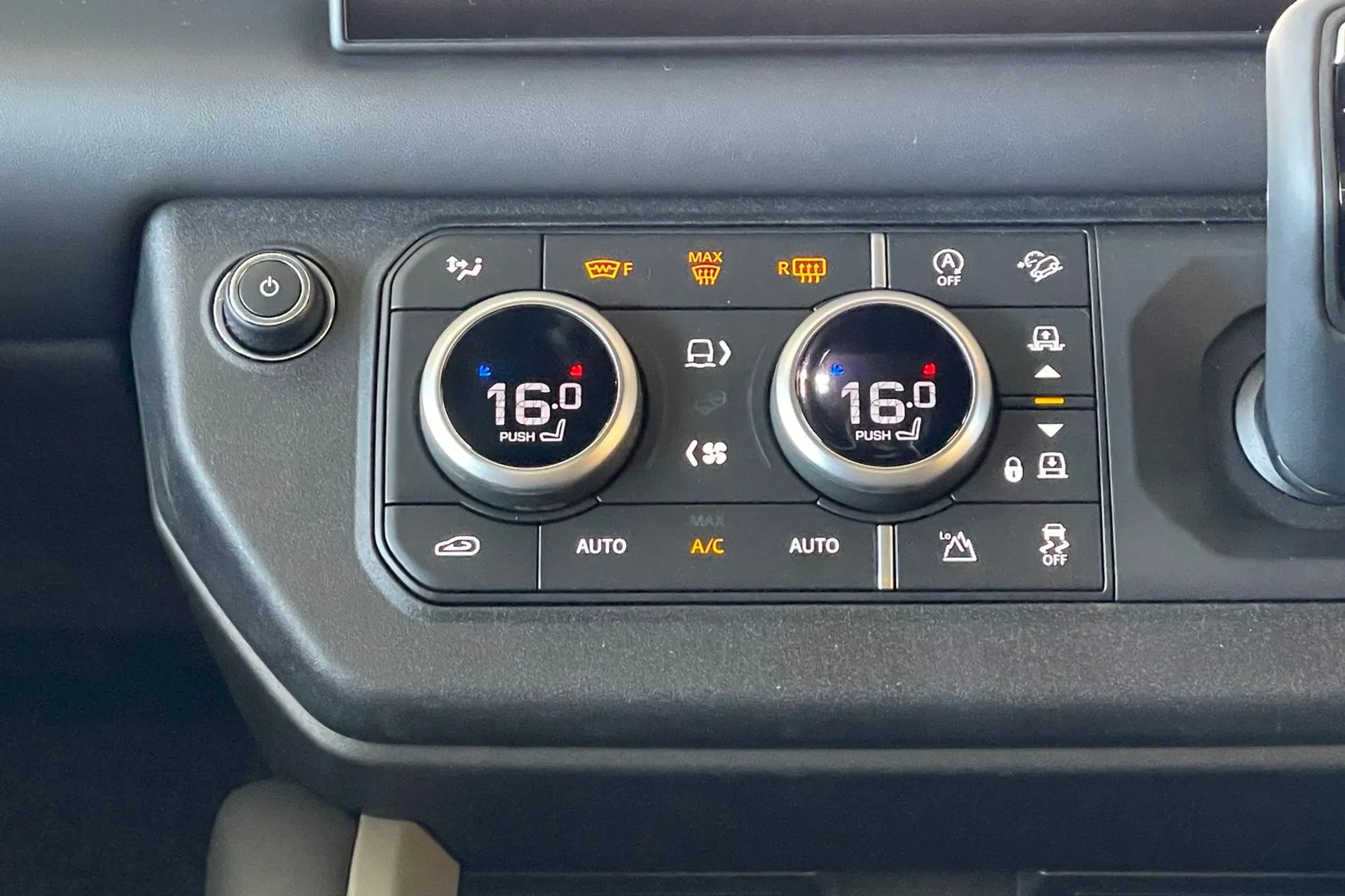 LAND ROVER Defender 90 thumbnail image number 12