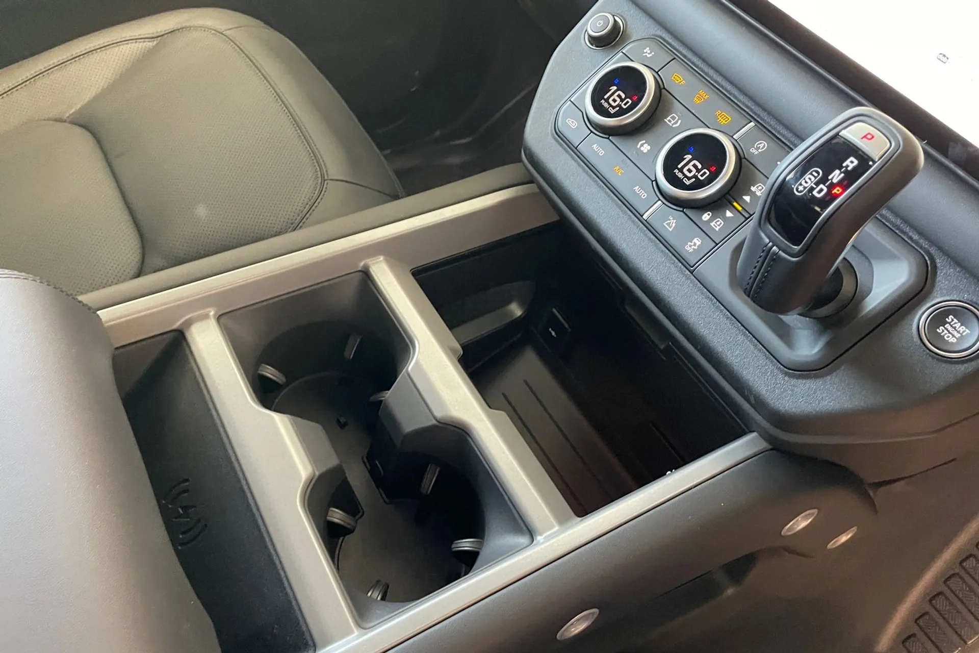 LAND ROVER Defender 90 thumbnail image number 15