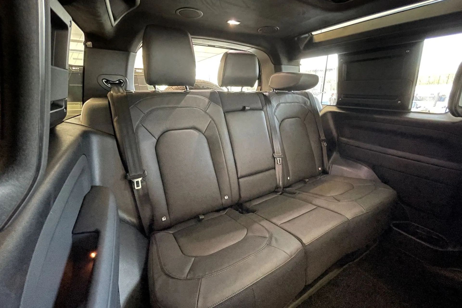 LAND ROVER Defender 90 thumbnail image number 44