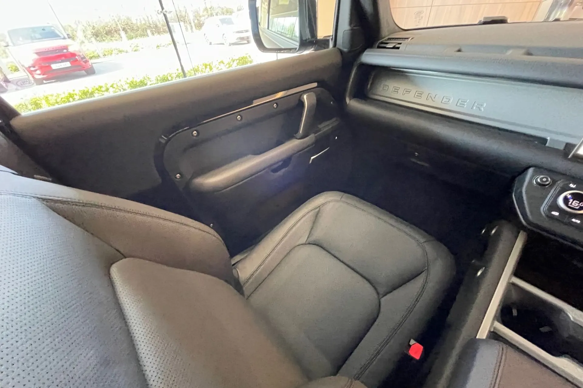LAND ROVER Defender 90 thumbnail image number 8