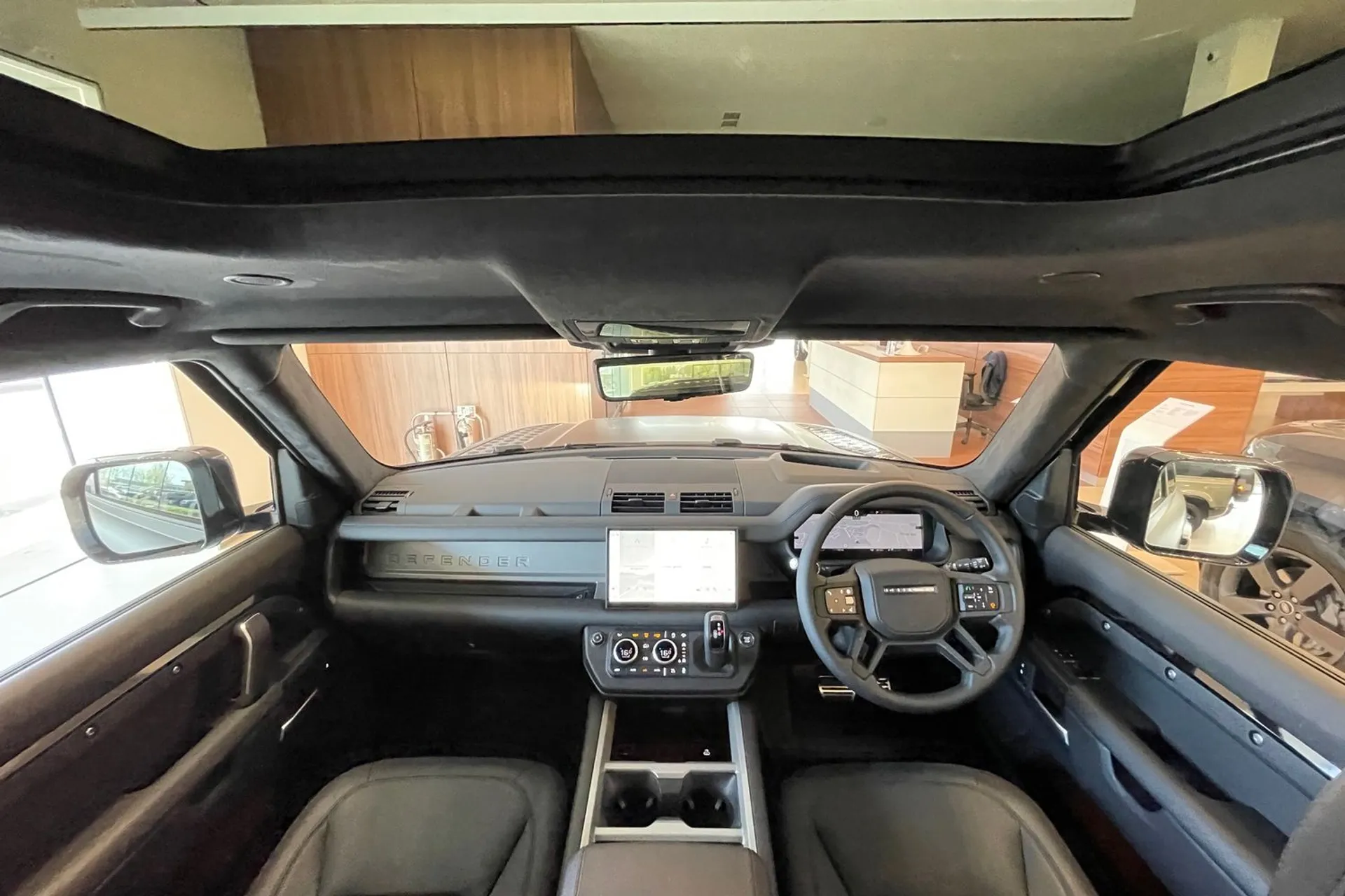 LAND ROVER Defender 90 thumbnail image number 3
