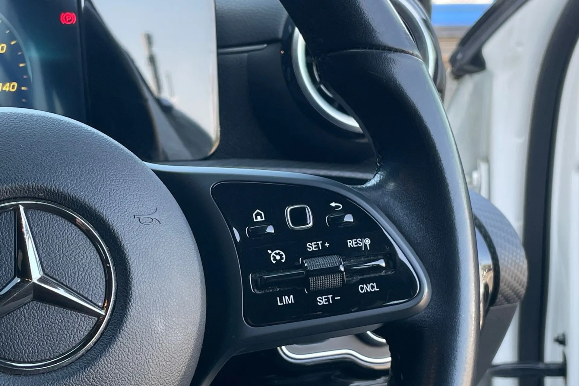 MERCEDES-BENZ A CLASS thumbnail image number 37