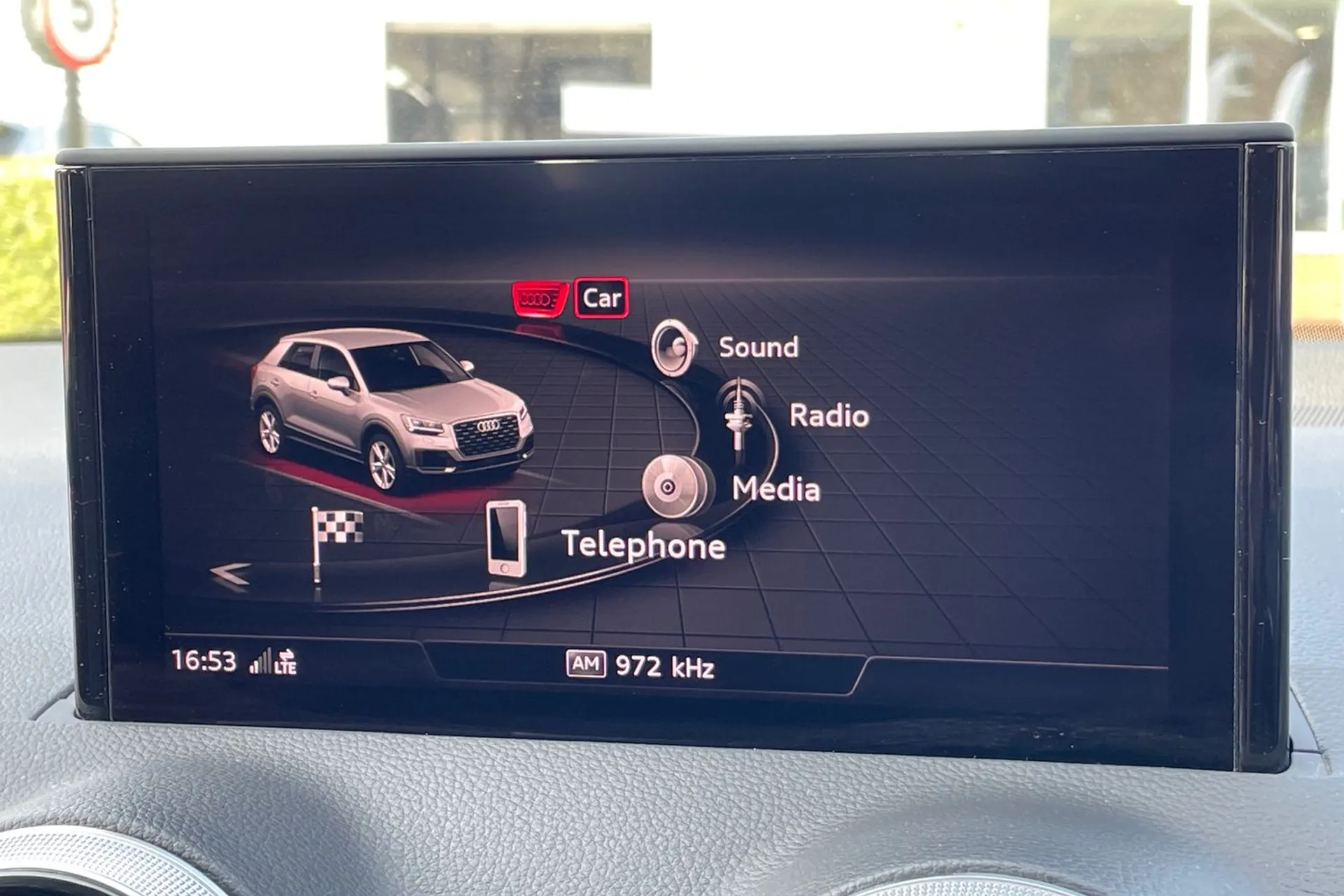 Audi Q2 thumbnail image number 12