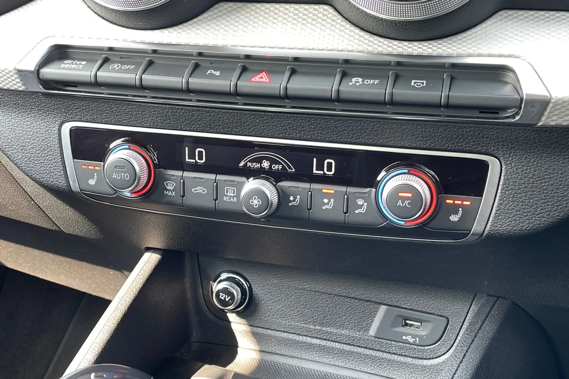 Audi Q2 thumbnail image number 15