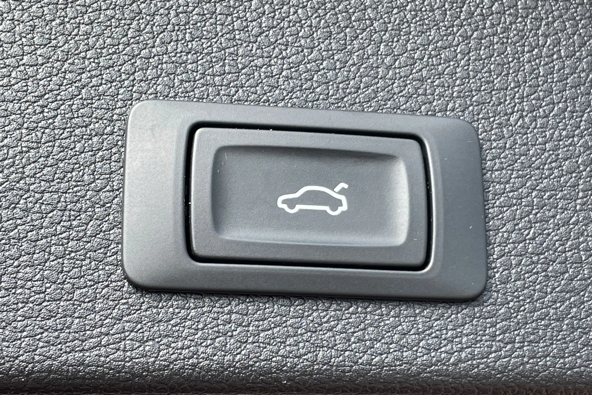 Audi Q2 thumbnail image number 32