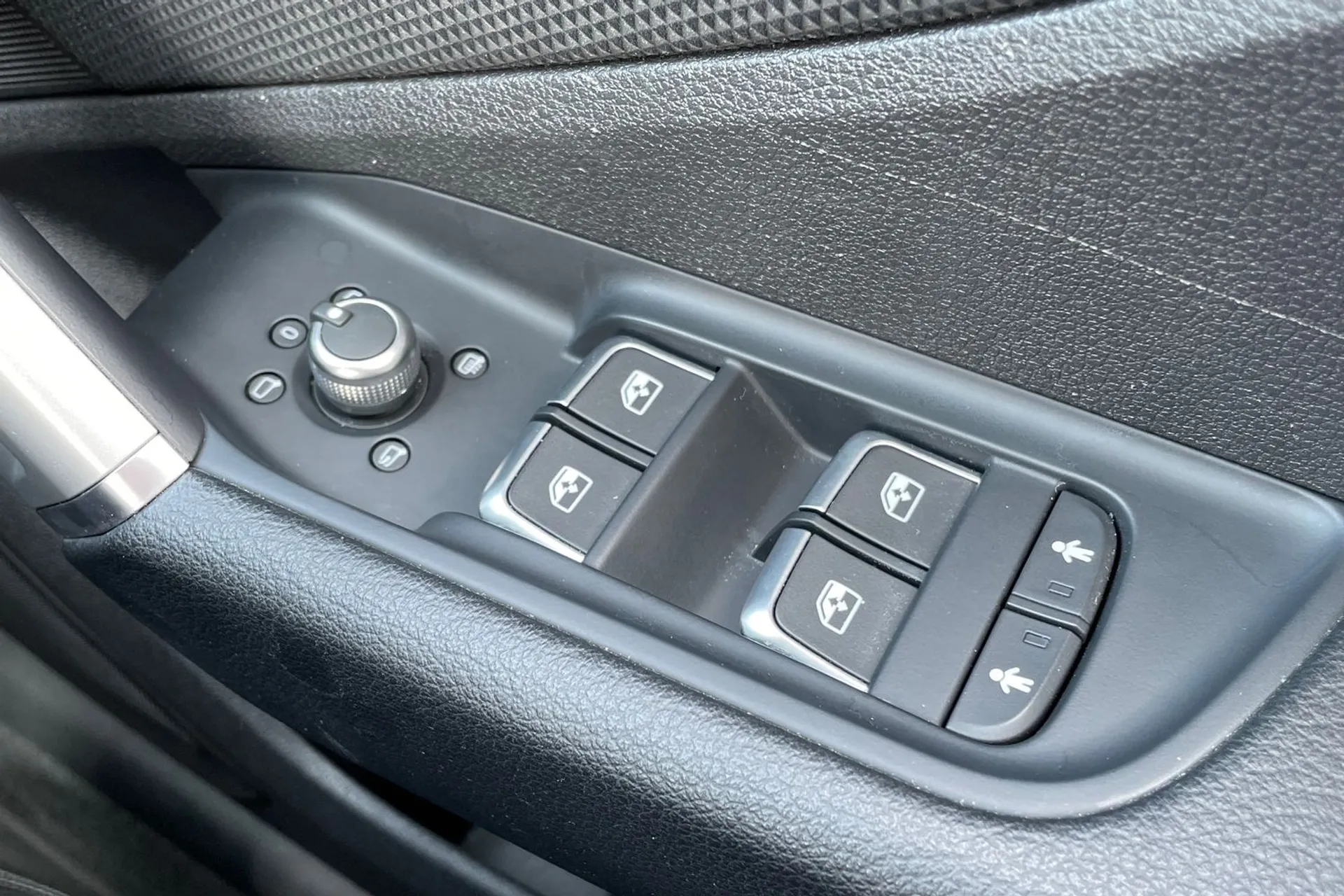 Audi Q2 thumbnail image number 18