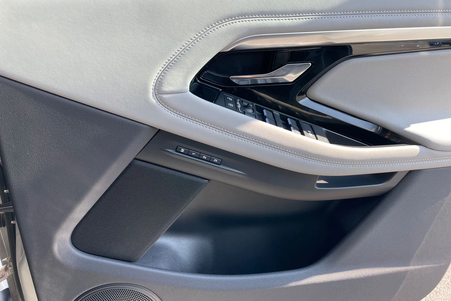 LAND ROVER RANGE ROVER EVOQUE thumbnail image number 33
