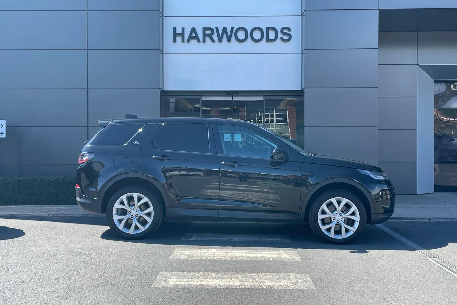 LAND ROVER DISCOVERY SPORT thumbnail image number 2