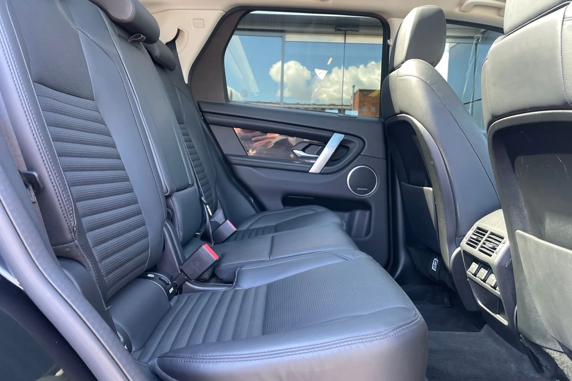 LAND ROVER DISCOVERY SPORT thumbnail image number 19