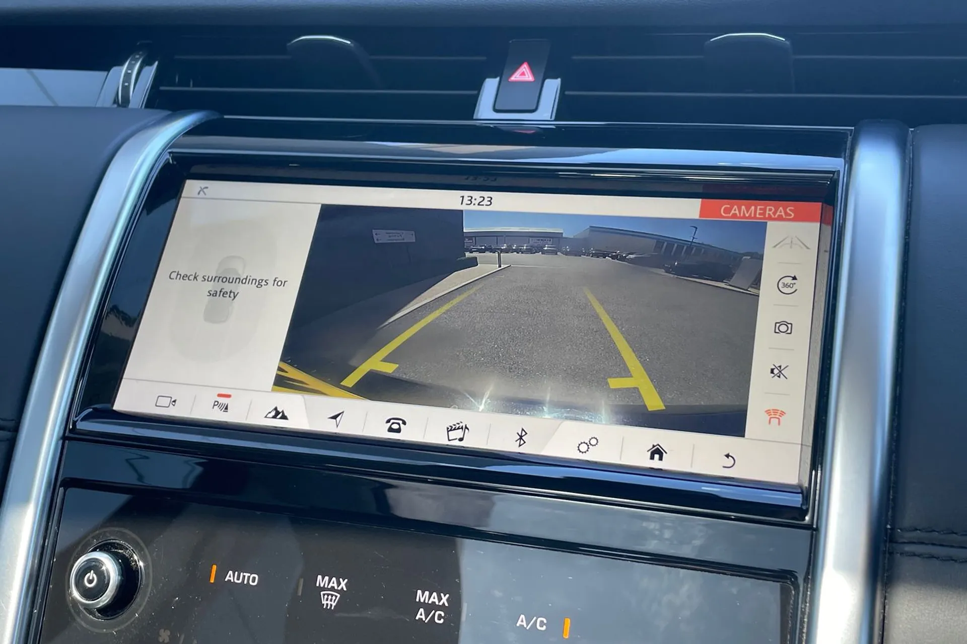 LAND ROVER DISCOVERY SPORT thumbnail image number 3