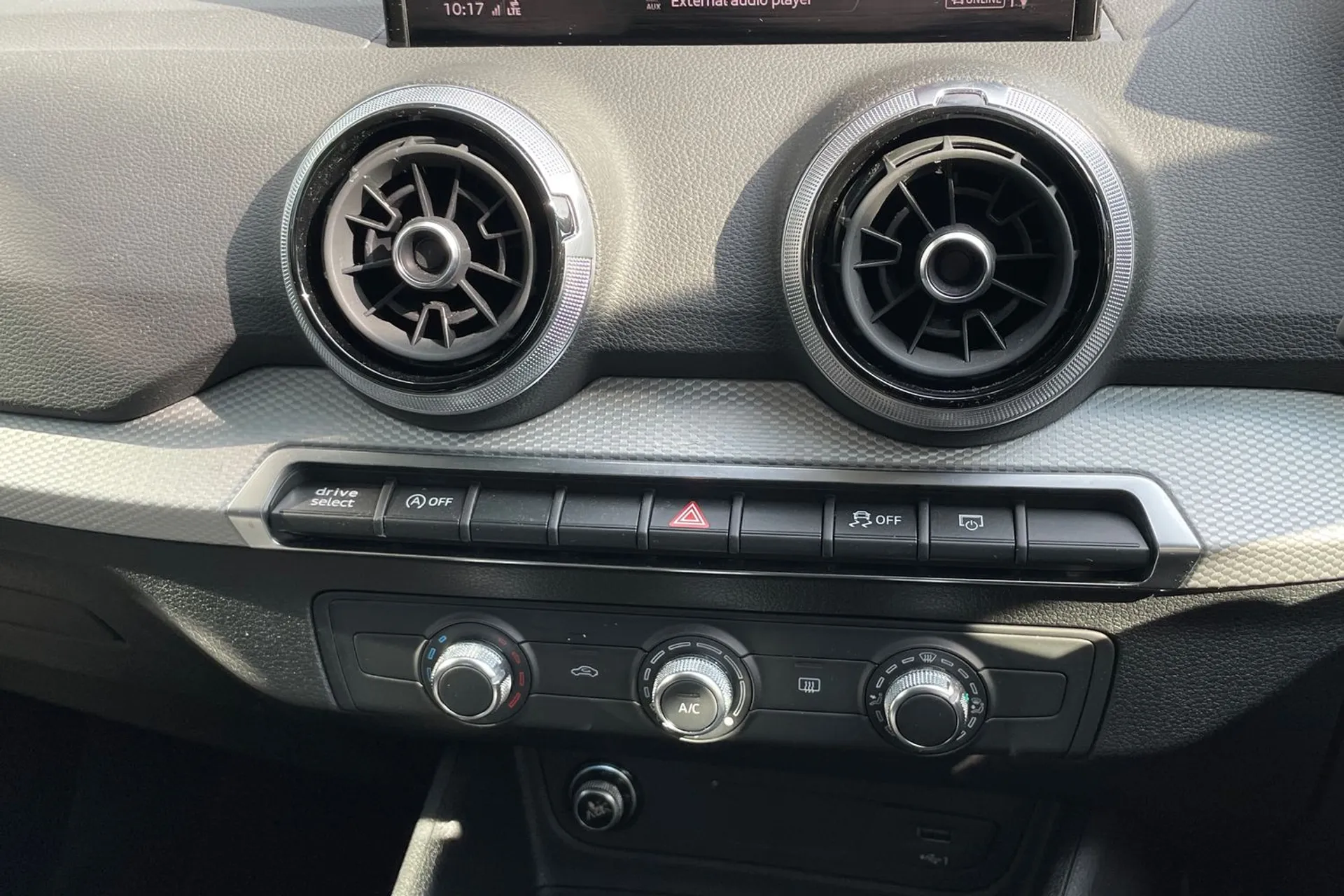 Audi Q2 thumbnail image number 38
