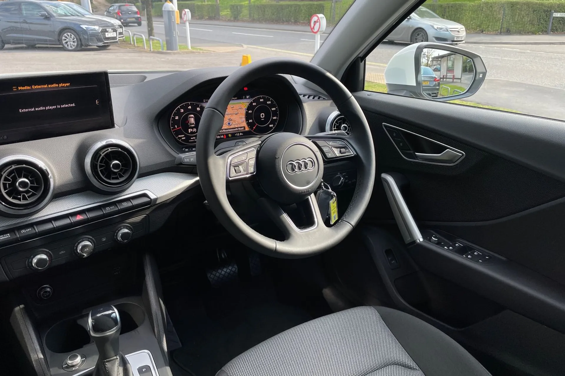Audi Q2 thumbnail image number 32
