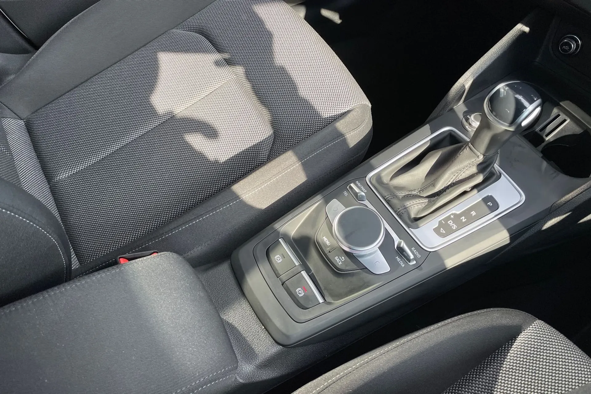 Audi Q2 thumbnail image number 40