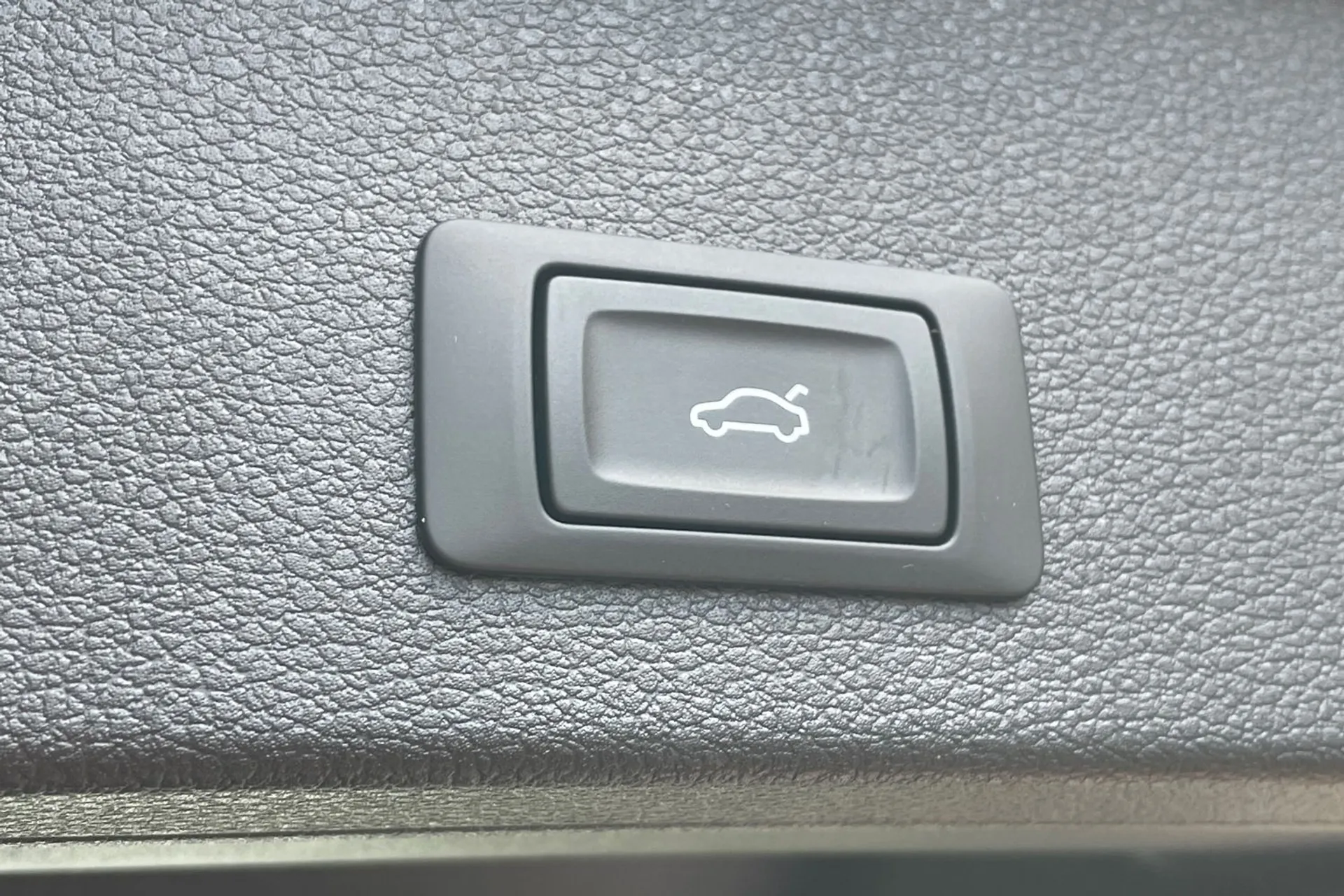 Audi Q2 thumbnail image number 19