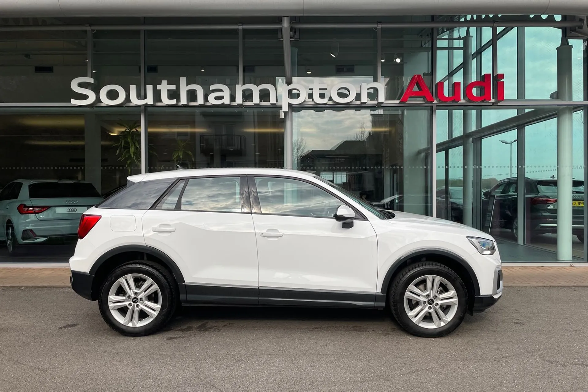 Audi Q2 thumbnail image number 2