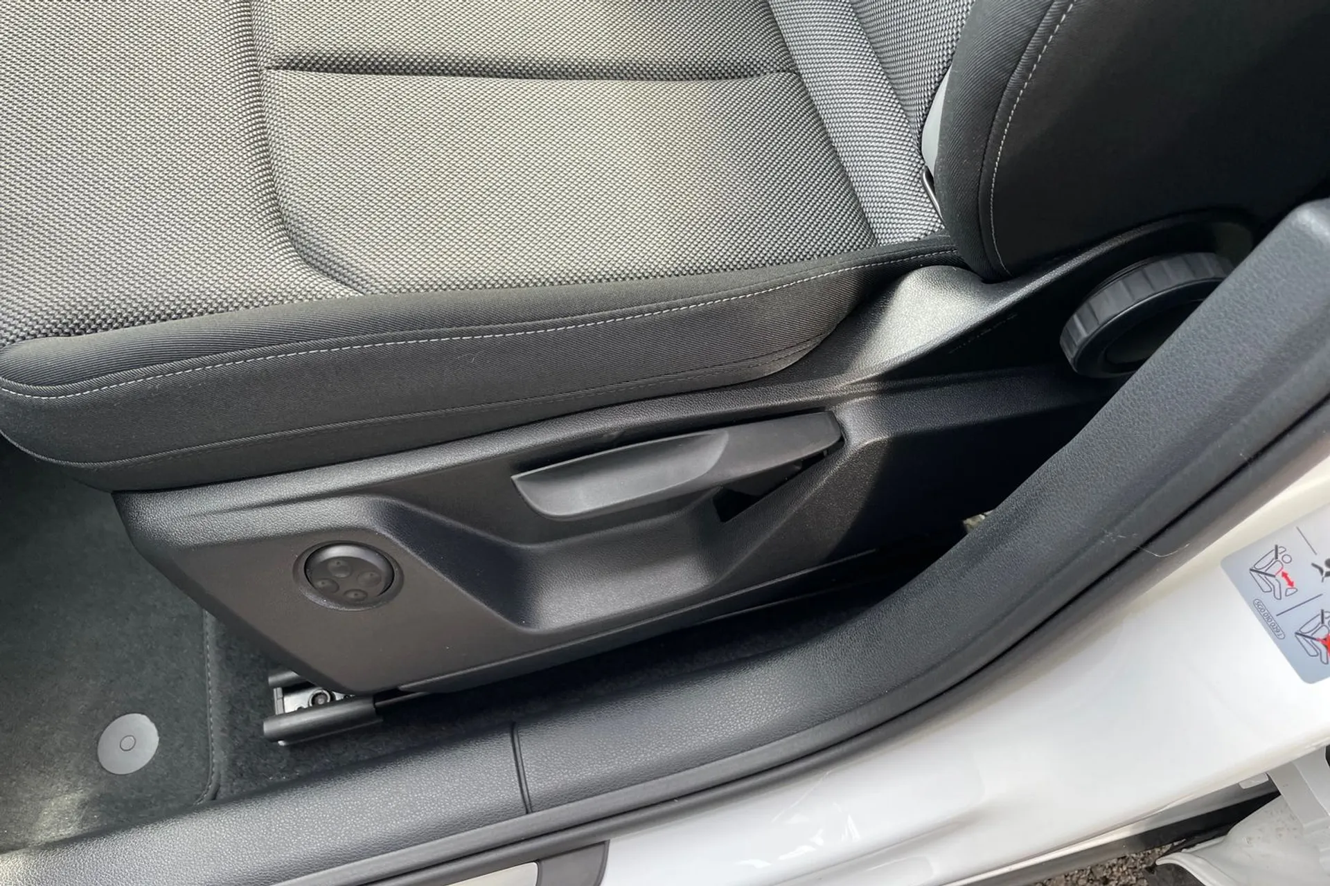 Audi Q2 thumbnail image number 28