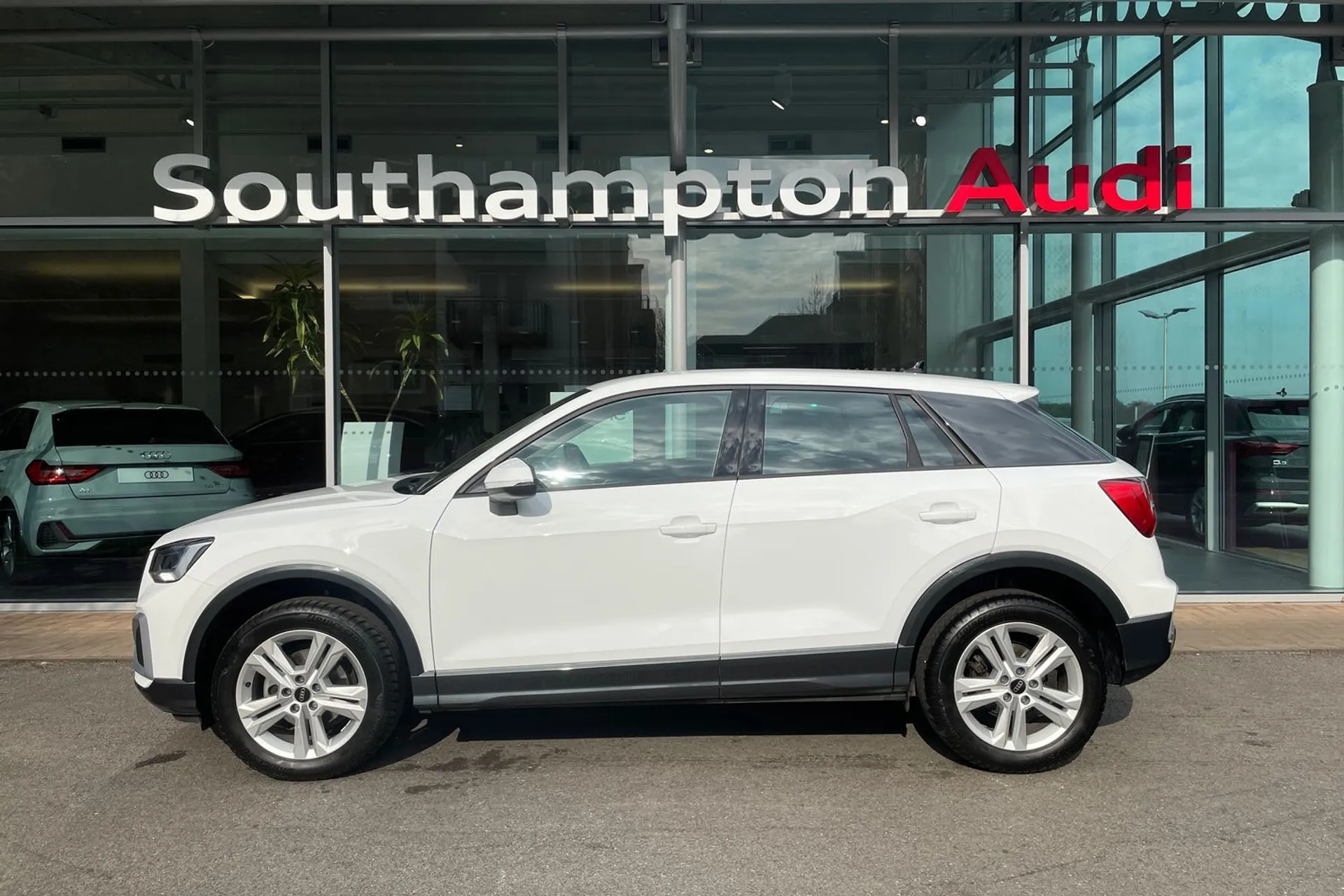 Audi Q2 thumbnail image number 8