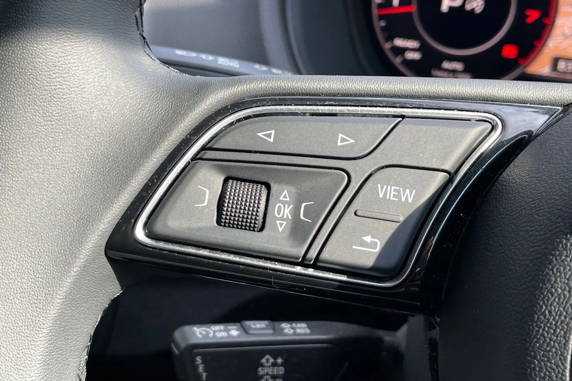 Audi Q2 thumbnail image number 35