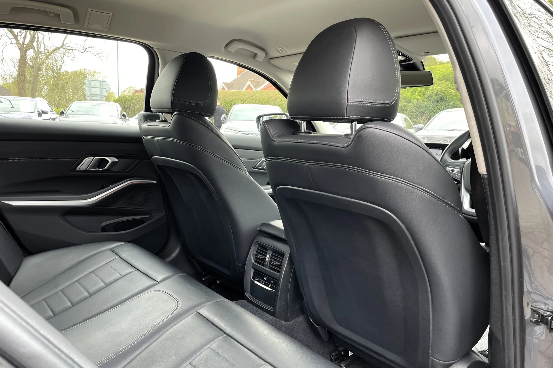 BMW 3 SERIES thumbnail image number 23