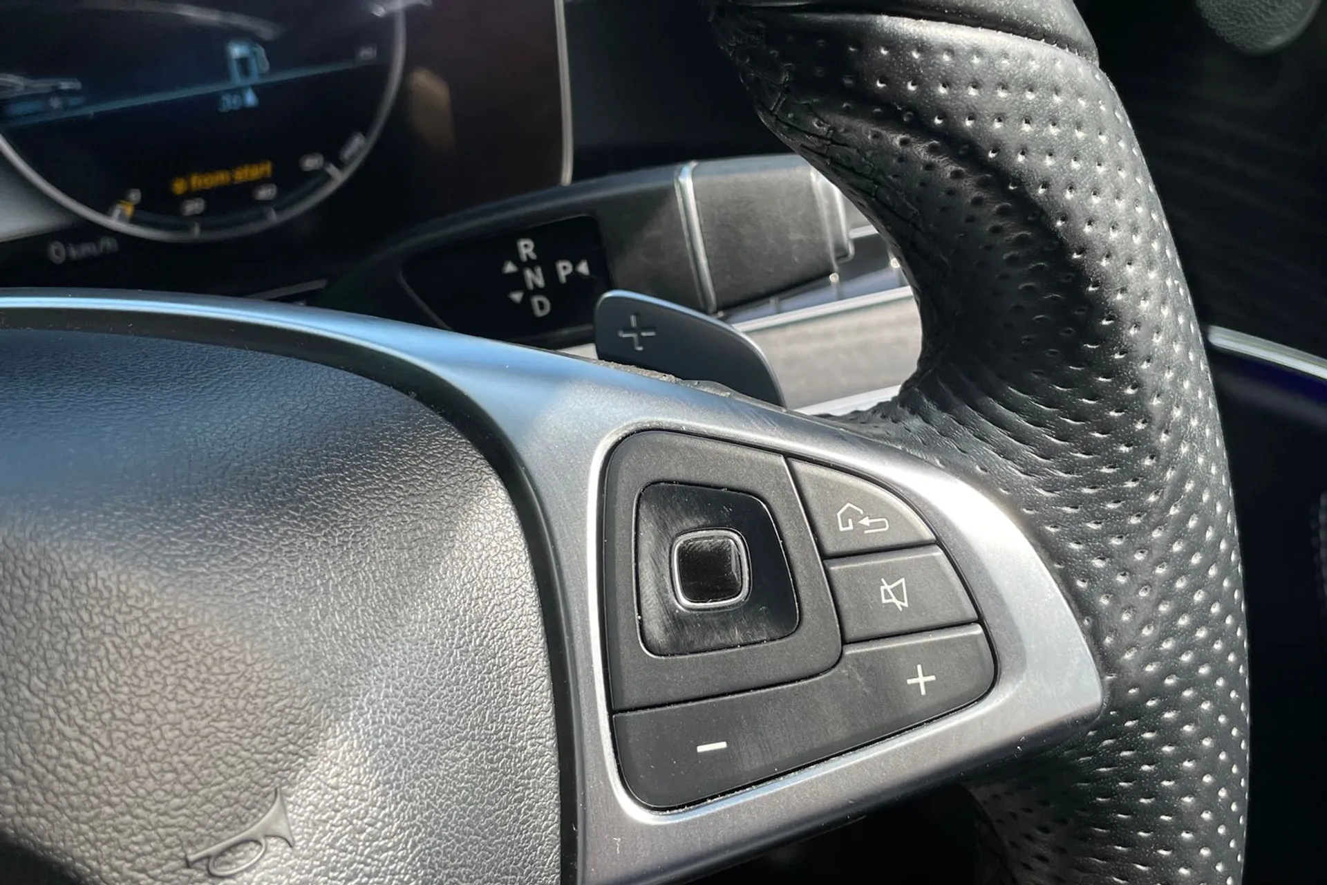 MERCEDES-BENZ E CLASS thumbnail image number 54