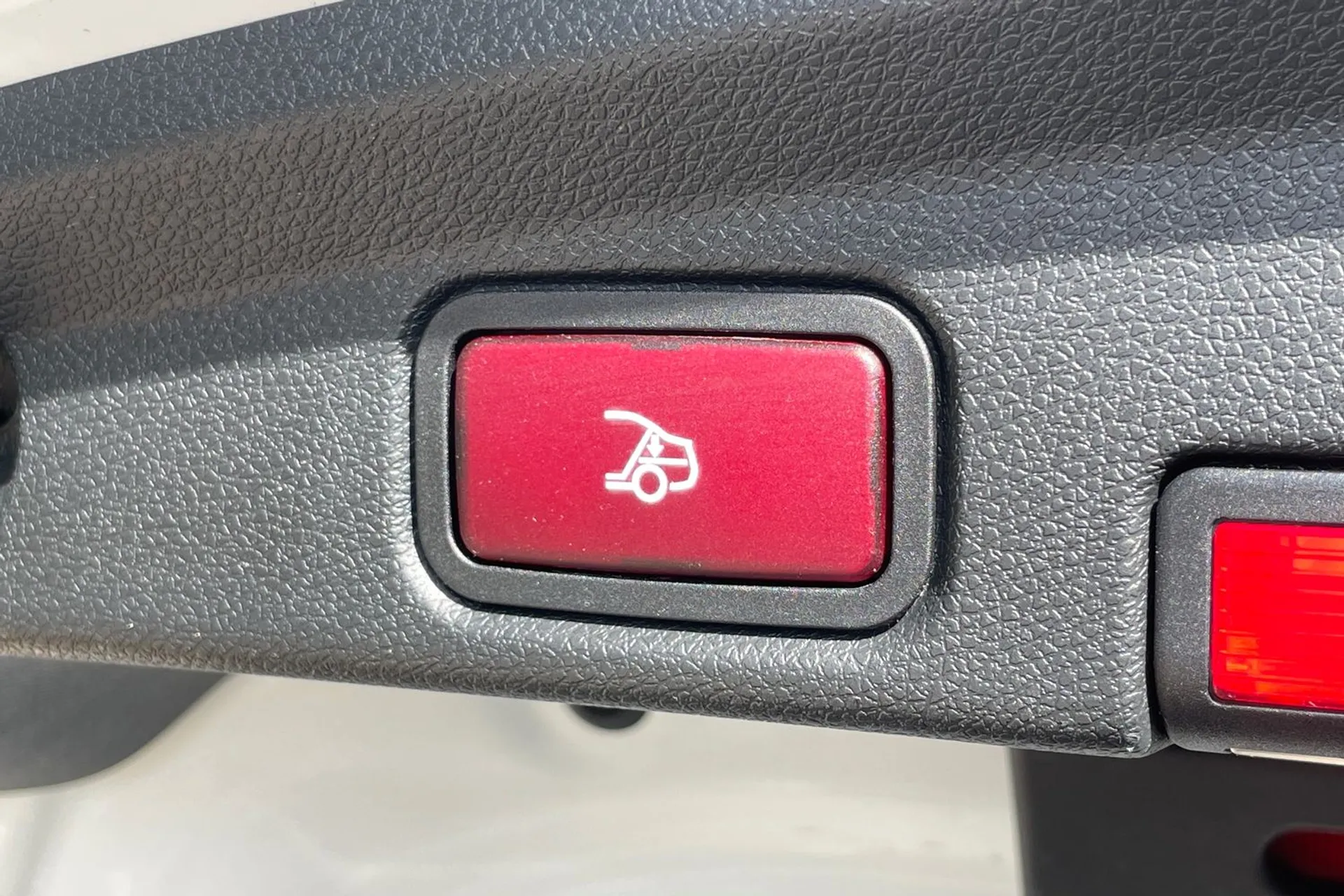 MERCEDES-BENZ E CLASS thumbnail image number 19