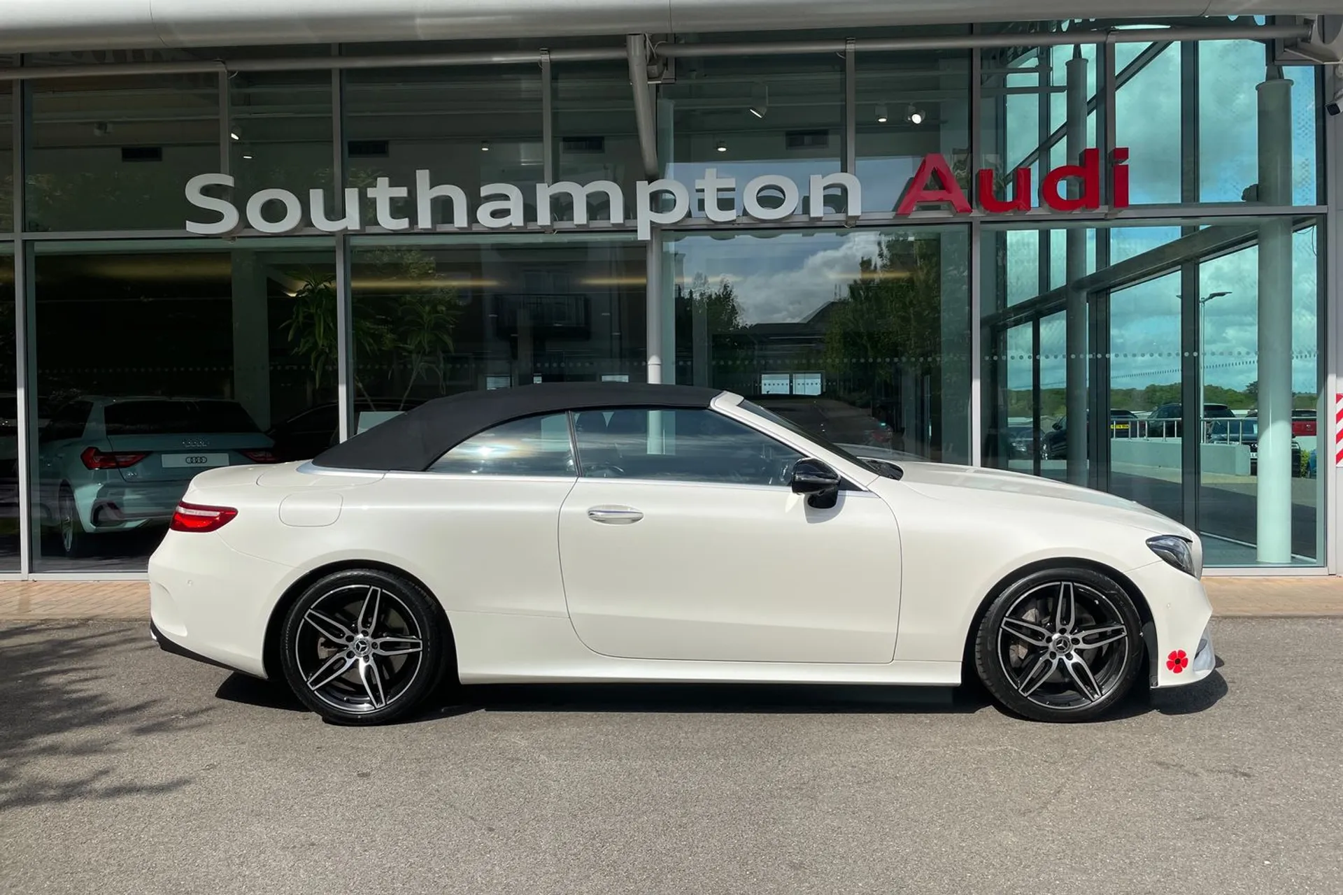 MERCEDES-BENZ E CLASS thumbnail image number 2