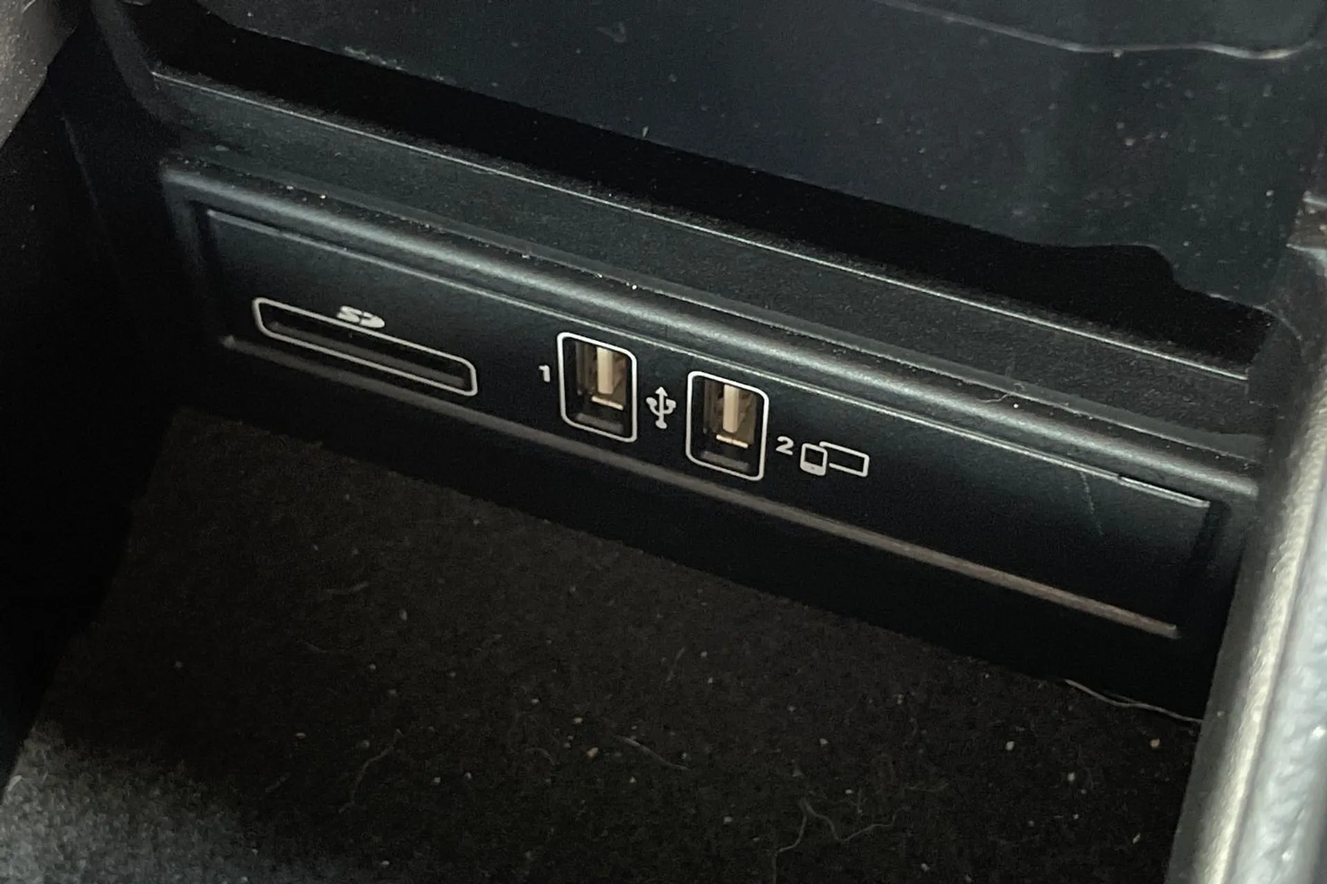 MERCEDES-BENZ E CLASS thumbnail image number 43